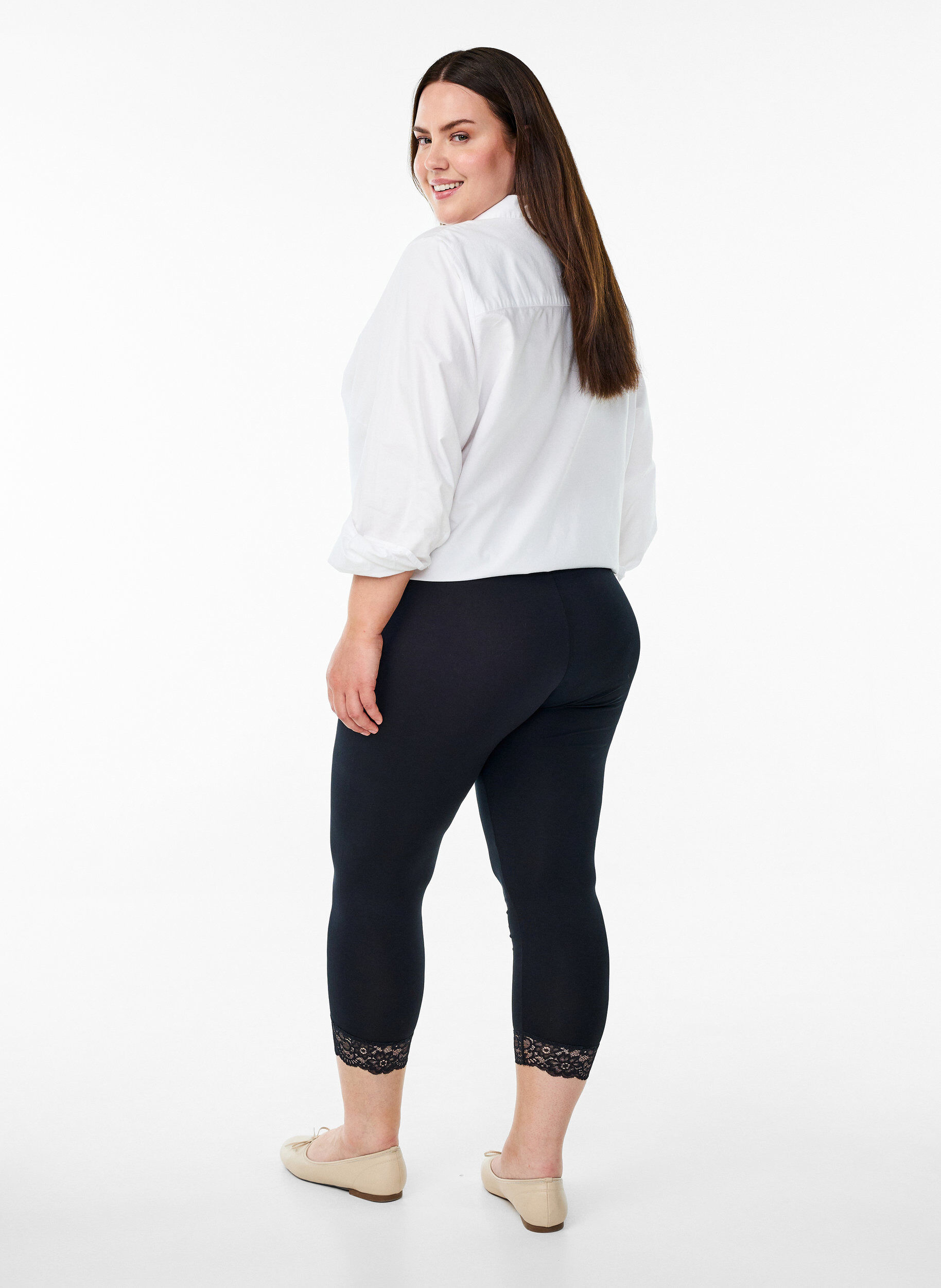 ZizziBasic 3/4 Leggings mit Spitzenbesatz, Schwarz, Model image number 2