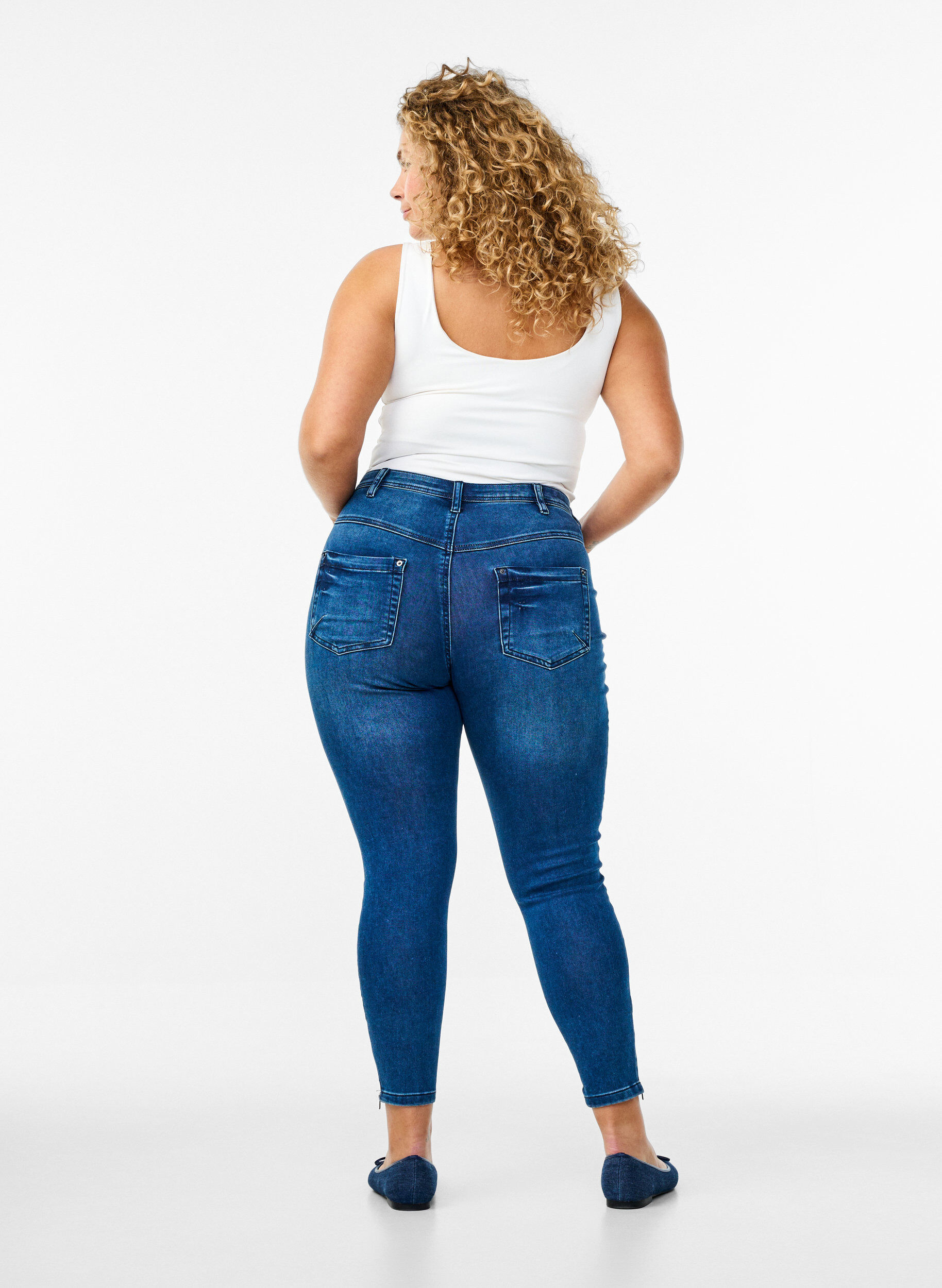 ZizziCropped Amy Jeans mit Rei&szlig;verschluss, Blau, Model image number 1