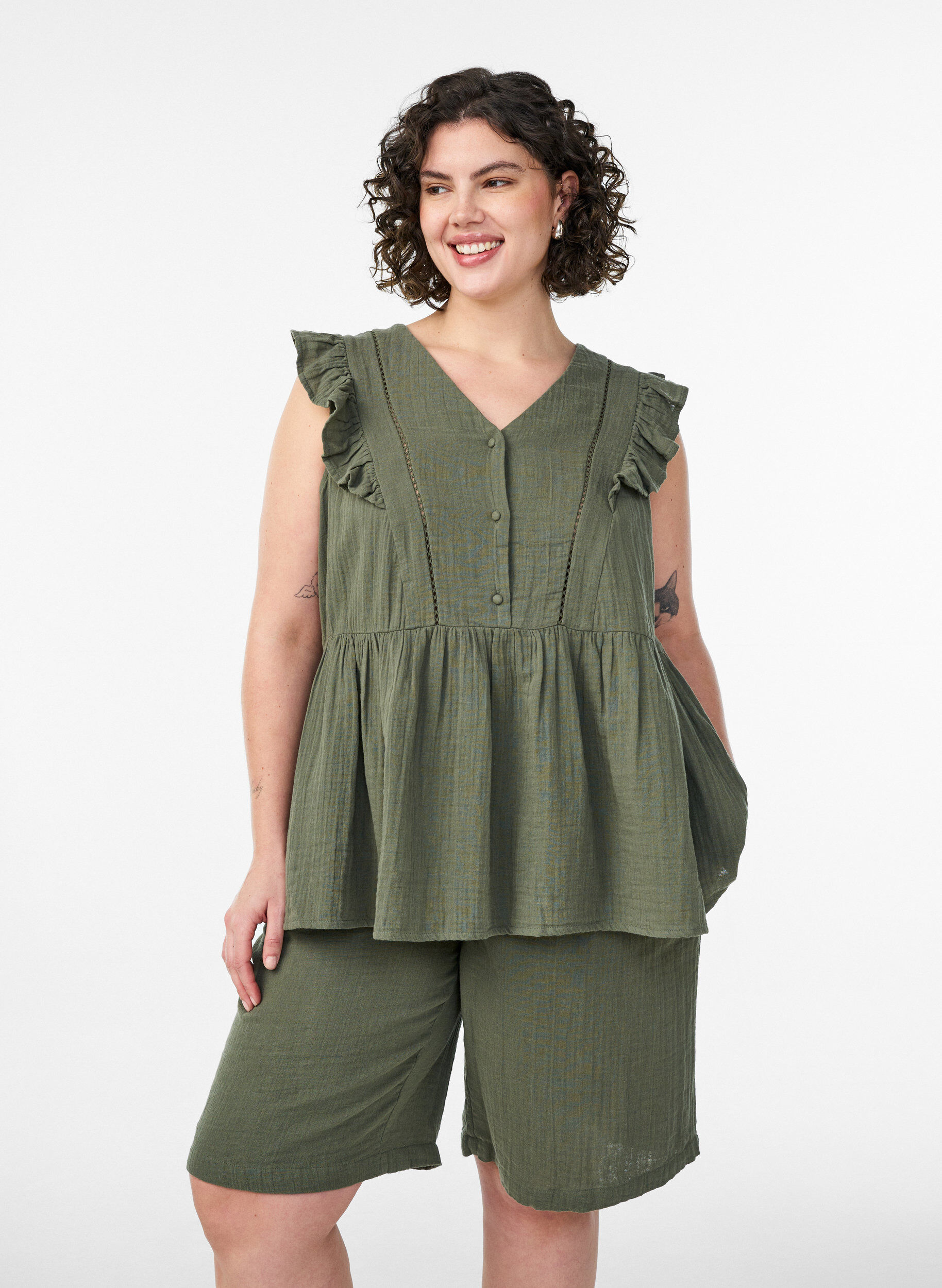 ZizziLockere Shorts aus Baumwollmusselin mit hoher Taille, Gr&uuml;n, Model image number 0