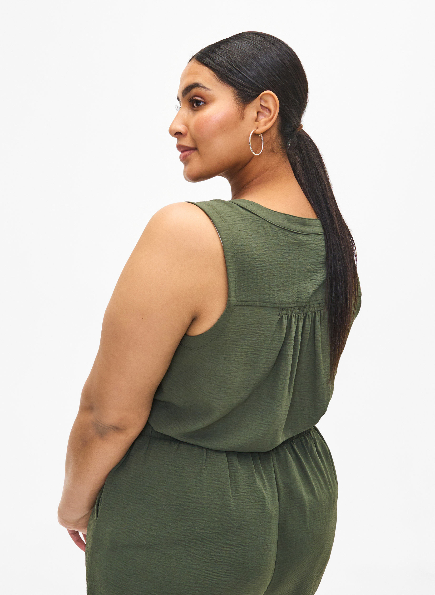 Zizzi&Auml;rmelloses Oberteil mit Faltendetails, Gr&uuml;n, Model image number 2