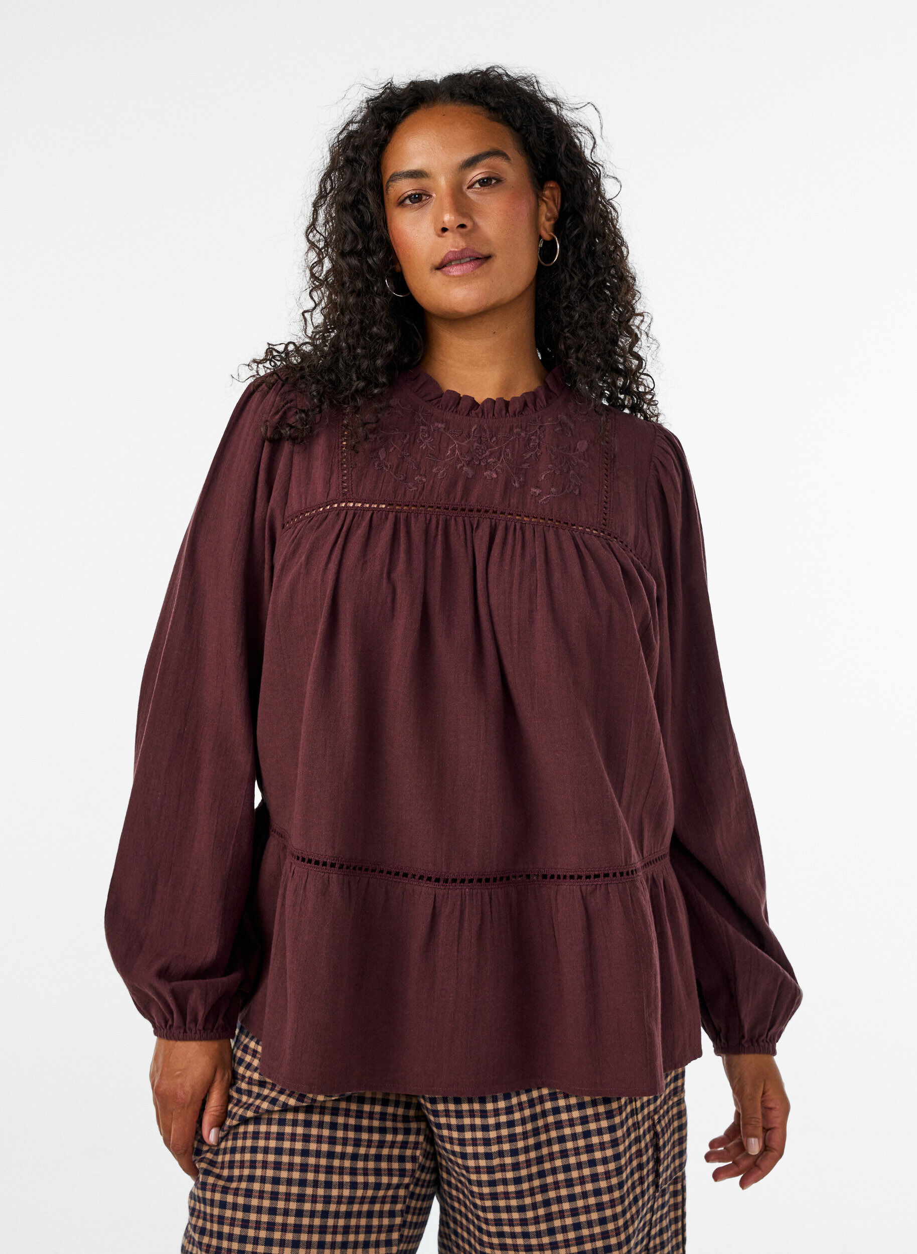 ZizziBluse mit Stickerei und Lochstickerei, Dunkles Bordeaux, Model image number 0