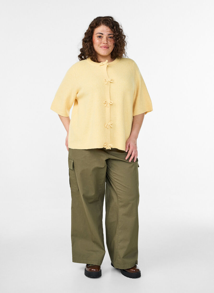 Kurz&auml;rmelige Strickjacke mit Schleifen, Gelb, Model image number 1