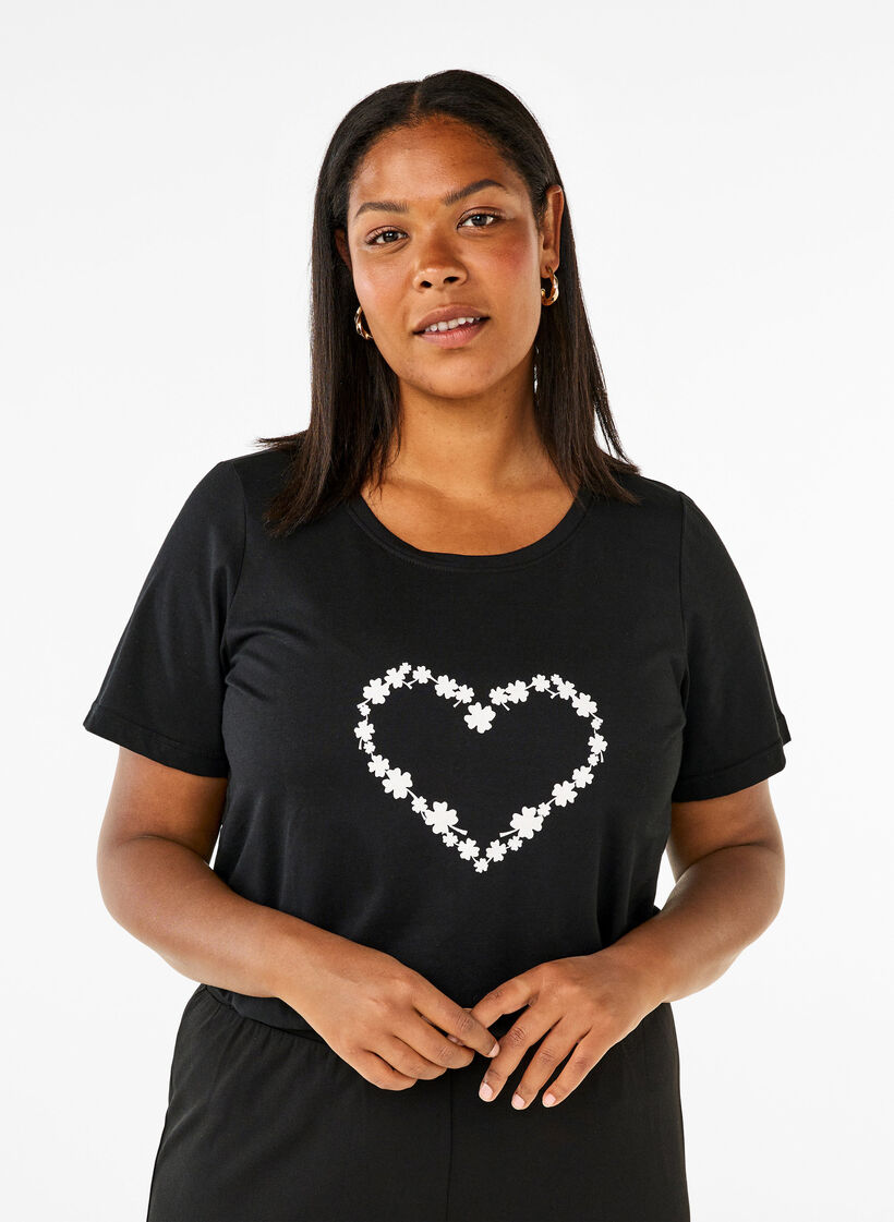 FLASH - T-Shirt mit Motiv, Black Flower Heart , Model image number 0