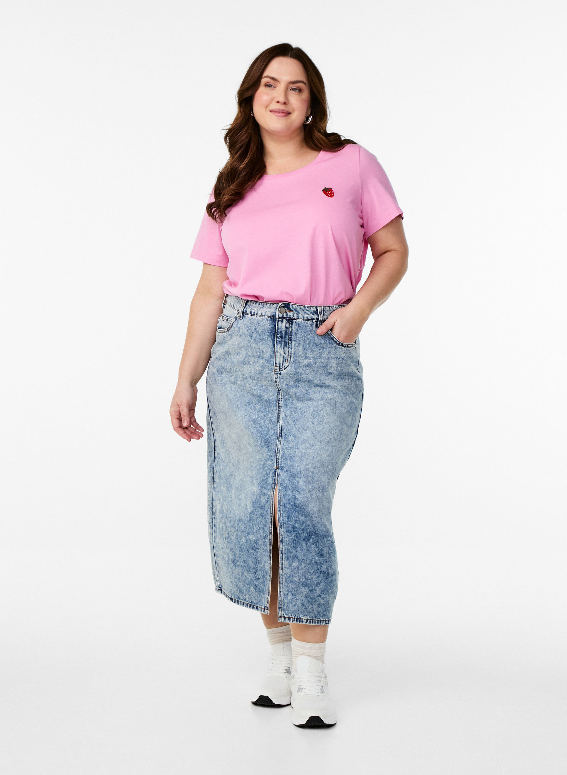 ZizziT-Shirt mit Erdbeer-Stickerei, Begonia P. W. Berry, Model image number 2