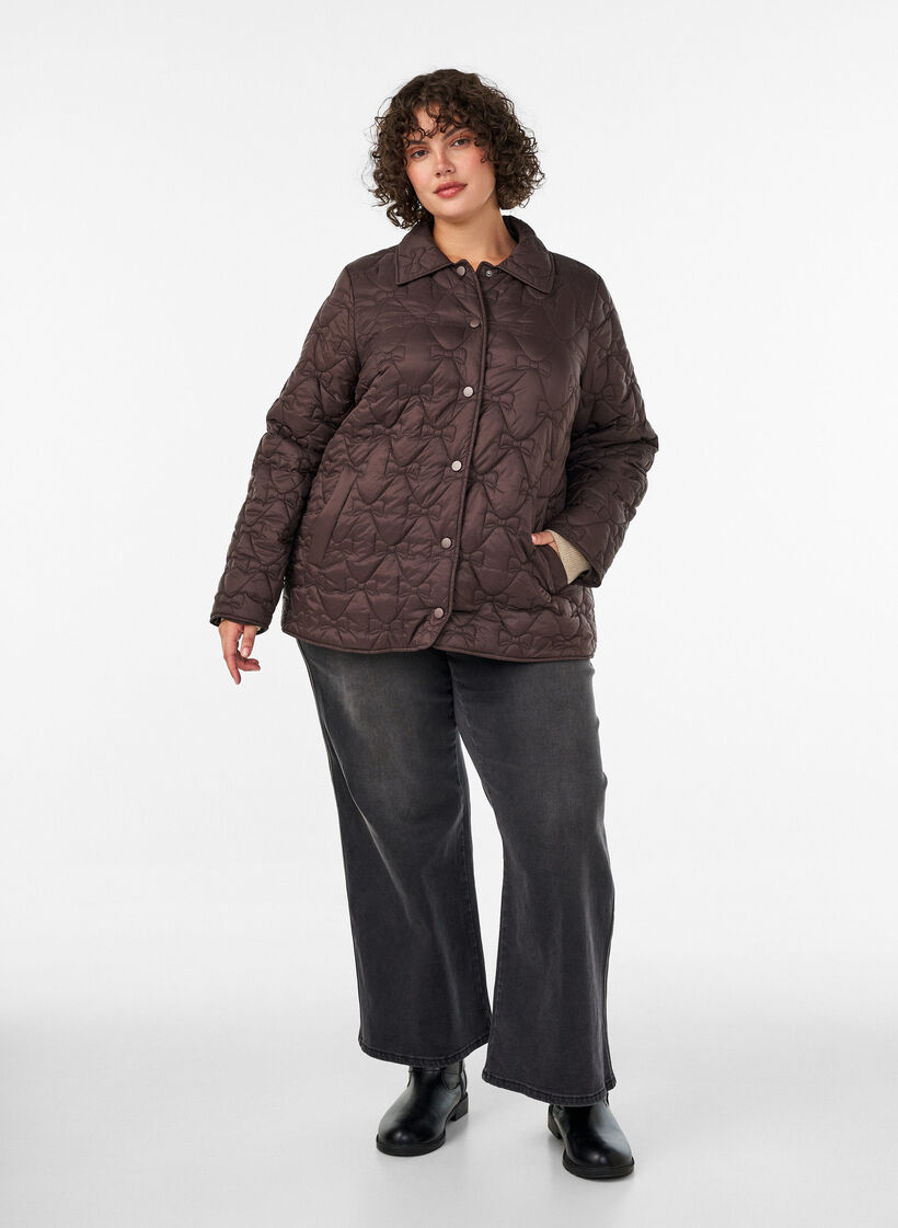 Leicht wattierte Jacke mit dekorativer Steppung, Braun, Model