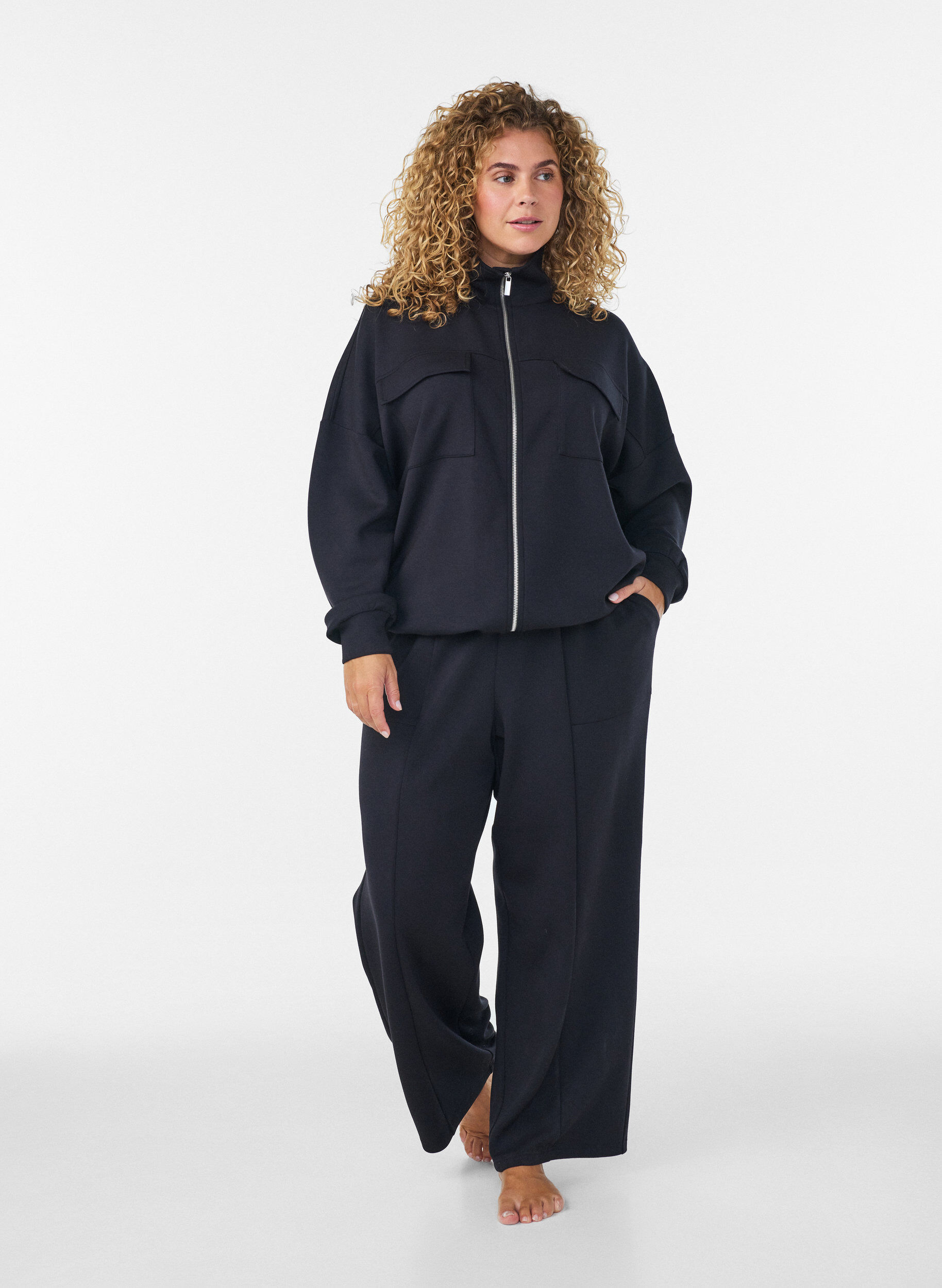 ZizziCardigan aus Jersey mit Rei&szlig;verschluss und hohem Kragen, Schwarz, Model image number 1