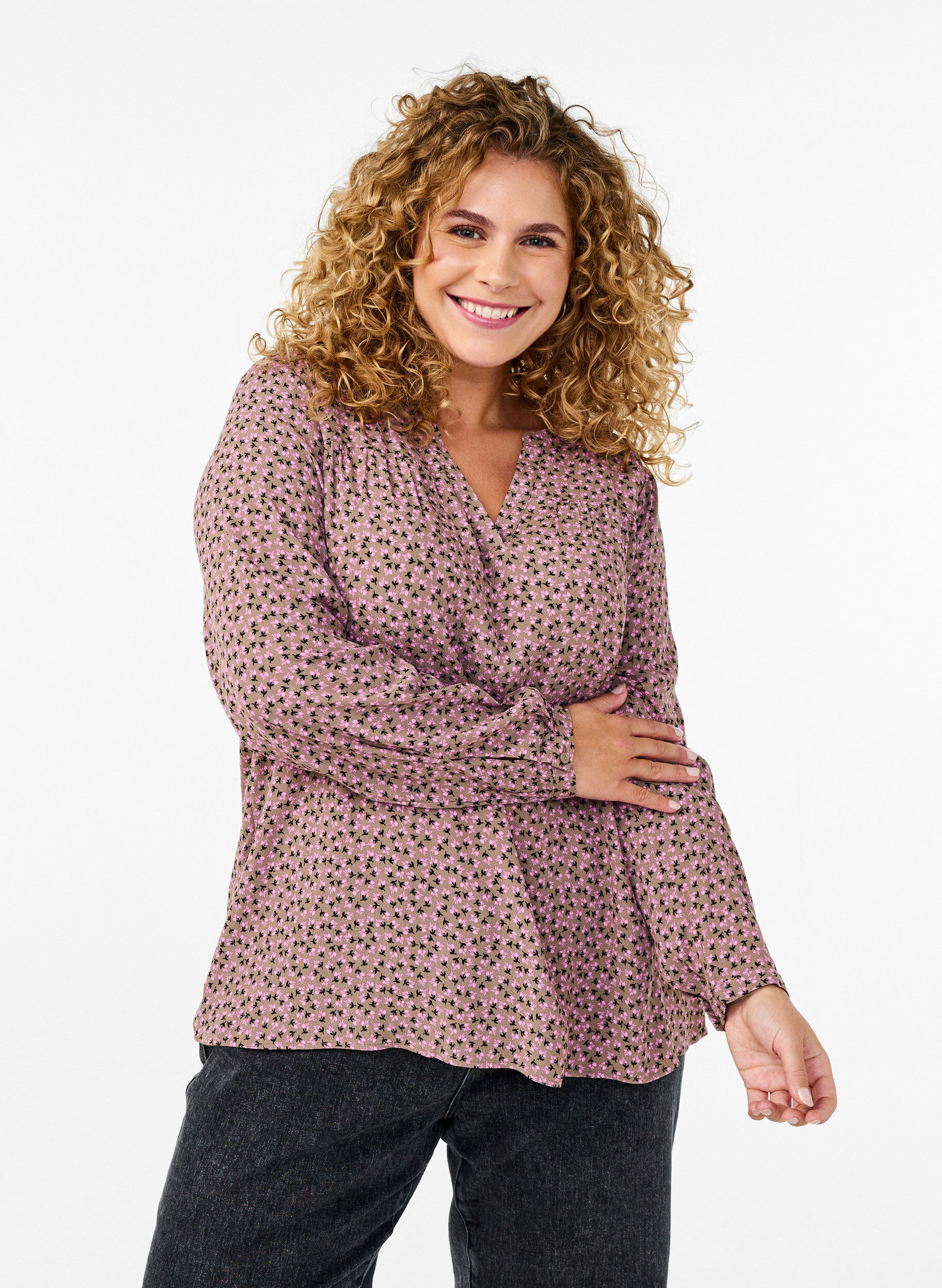 ZizziLang&auml;rmelige Bluse mit gebl&uuml;mtem Print und V-Ausschnitt, Braun, Model image number 0