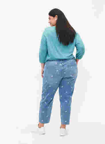 Mille Mom Fit Jeans mit Herzen, Light blue denim, Model image number 1