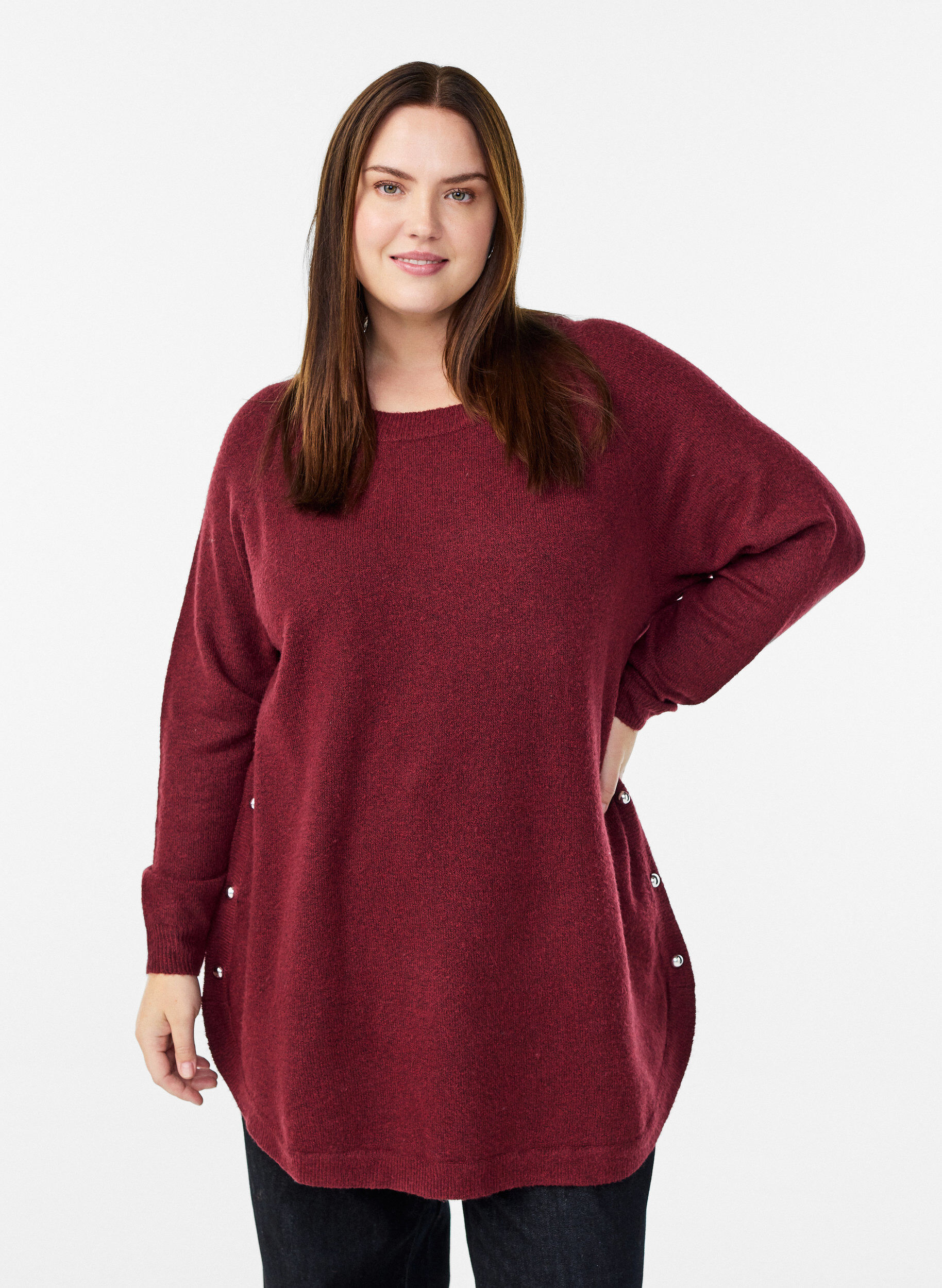 Lange Strickbluse mit Kugelkn&ouml;pfen, Dunkles Bordeaux, Model
