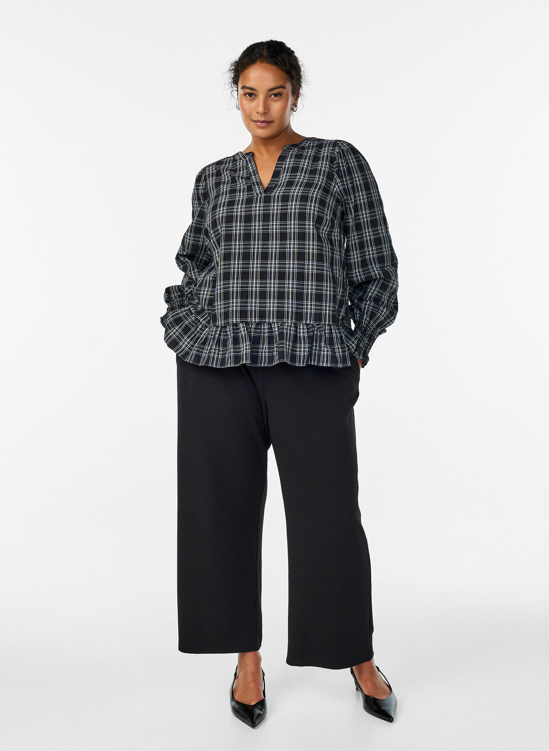 ZizziBluse mit Karomuster und R&uuml;schendetails, Schwarz, Model image number 1