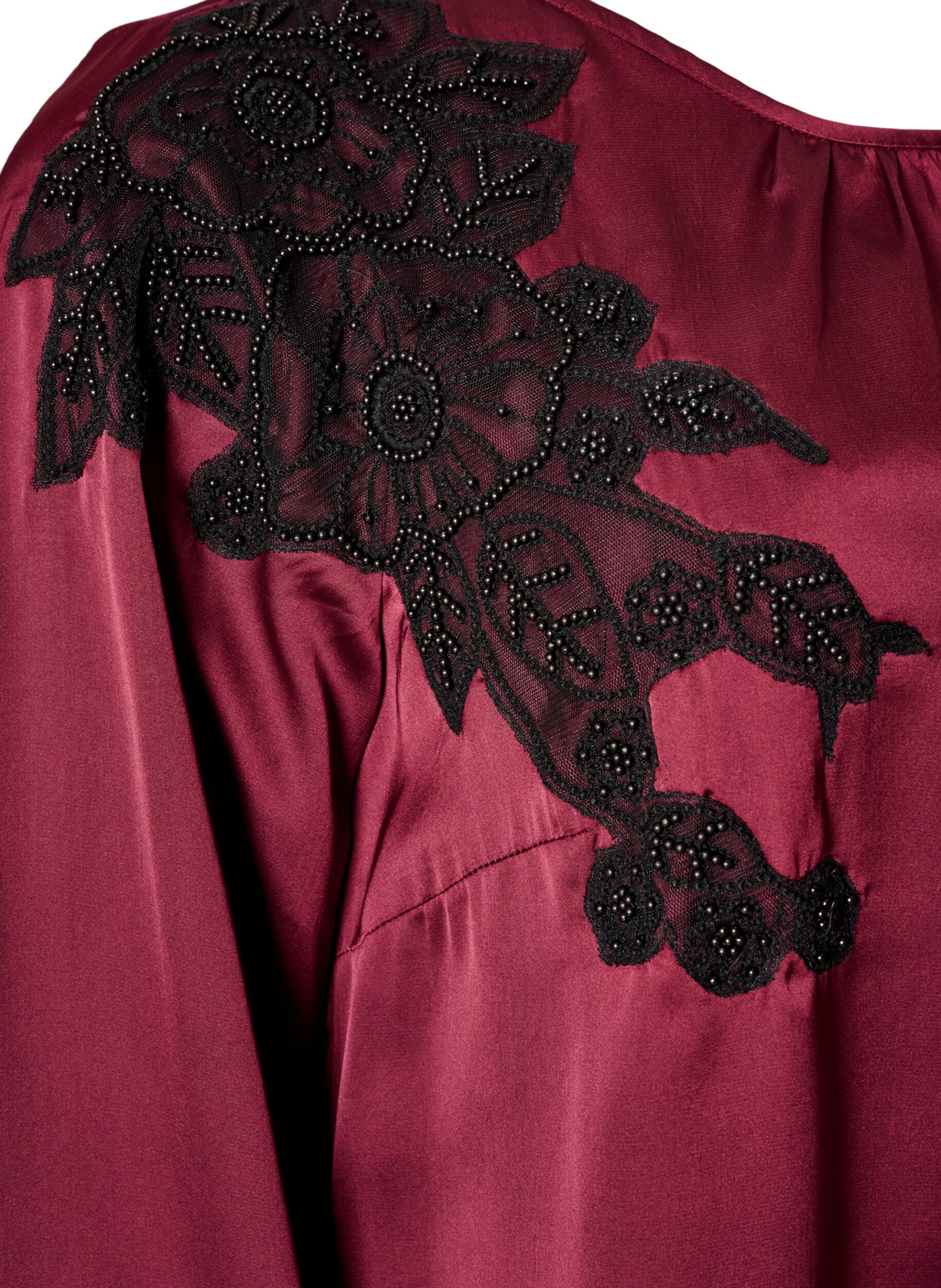 ZizziSatinbluse mit Spitzenapplikation und Perlen, Rot, Packshot image number 3