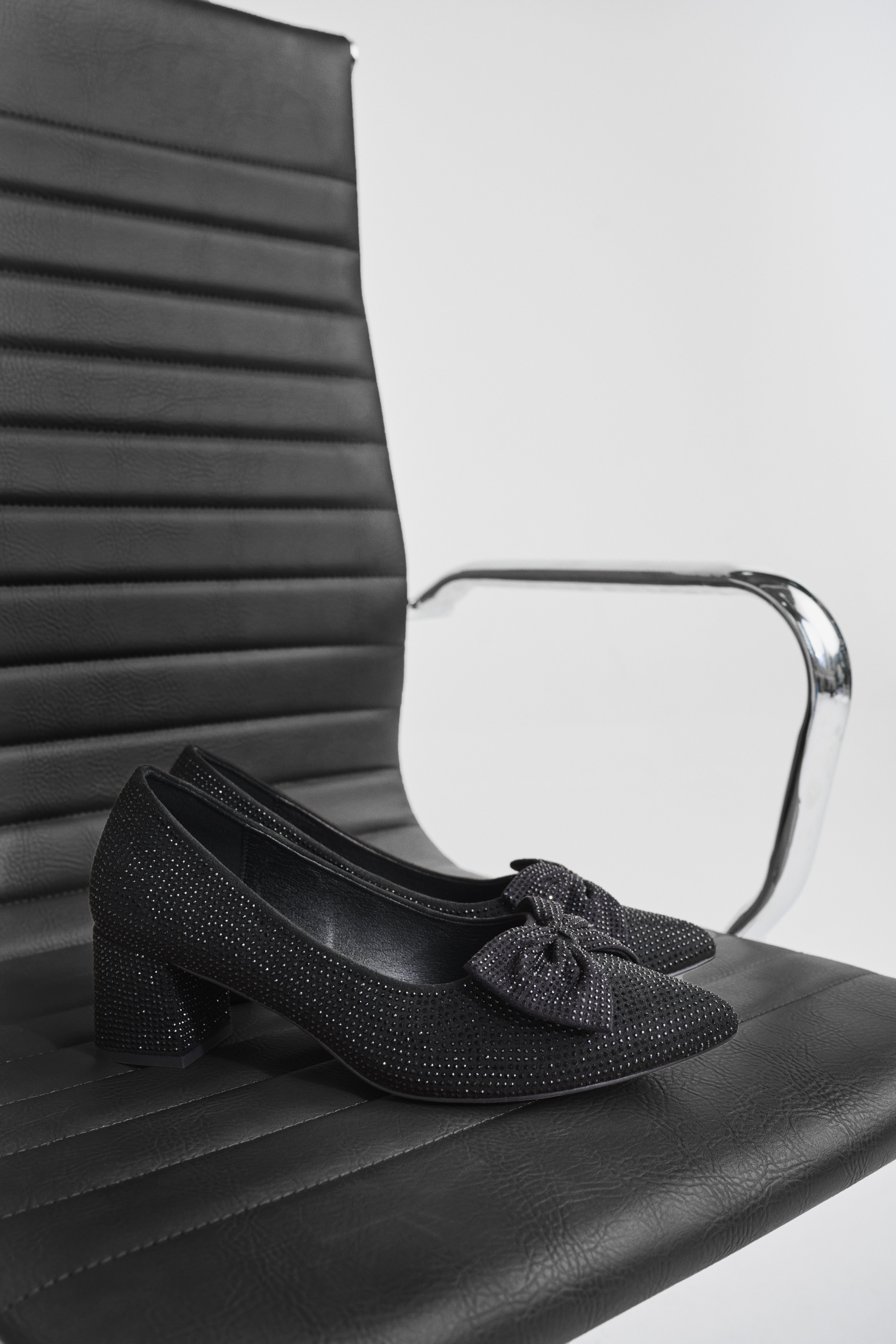 Pumps mit Strasssteinen, , Model