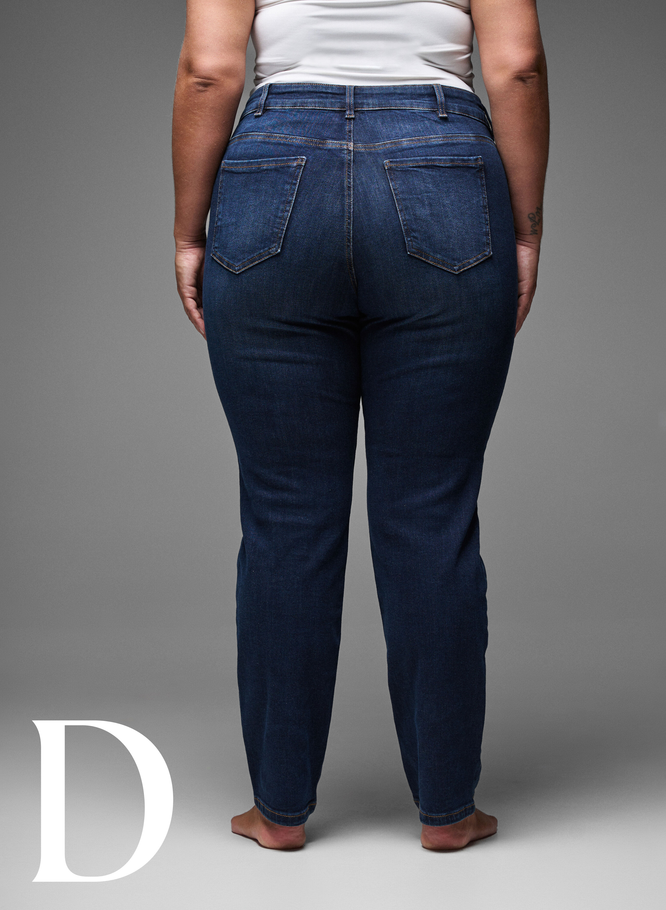 ZizziSlim fit Jeans mit normaler Taille, Dark Blue, Model image number 9