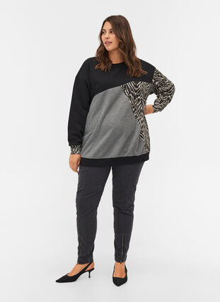 Sweatshirt mit langen Ärmeln in Zebraprint, Black Grey Zebra, Model image number 2