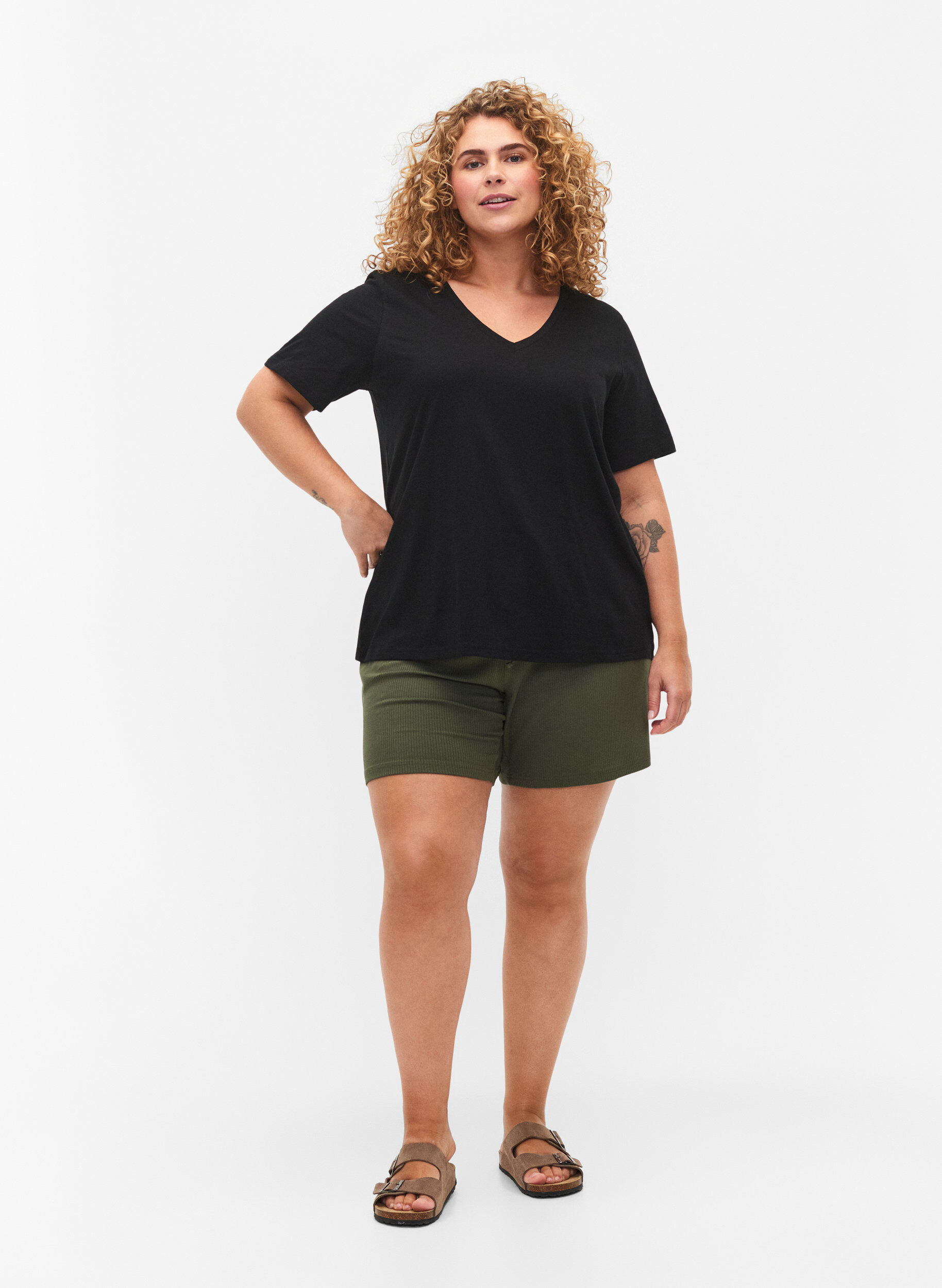 ZizziKurz&auml;rmeliges Basic T-Shirt mit V-Ausschnitt, Schwarz, Model image number 1