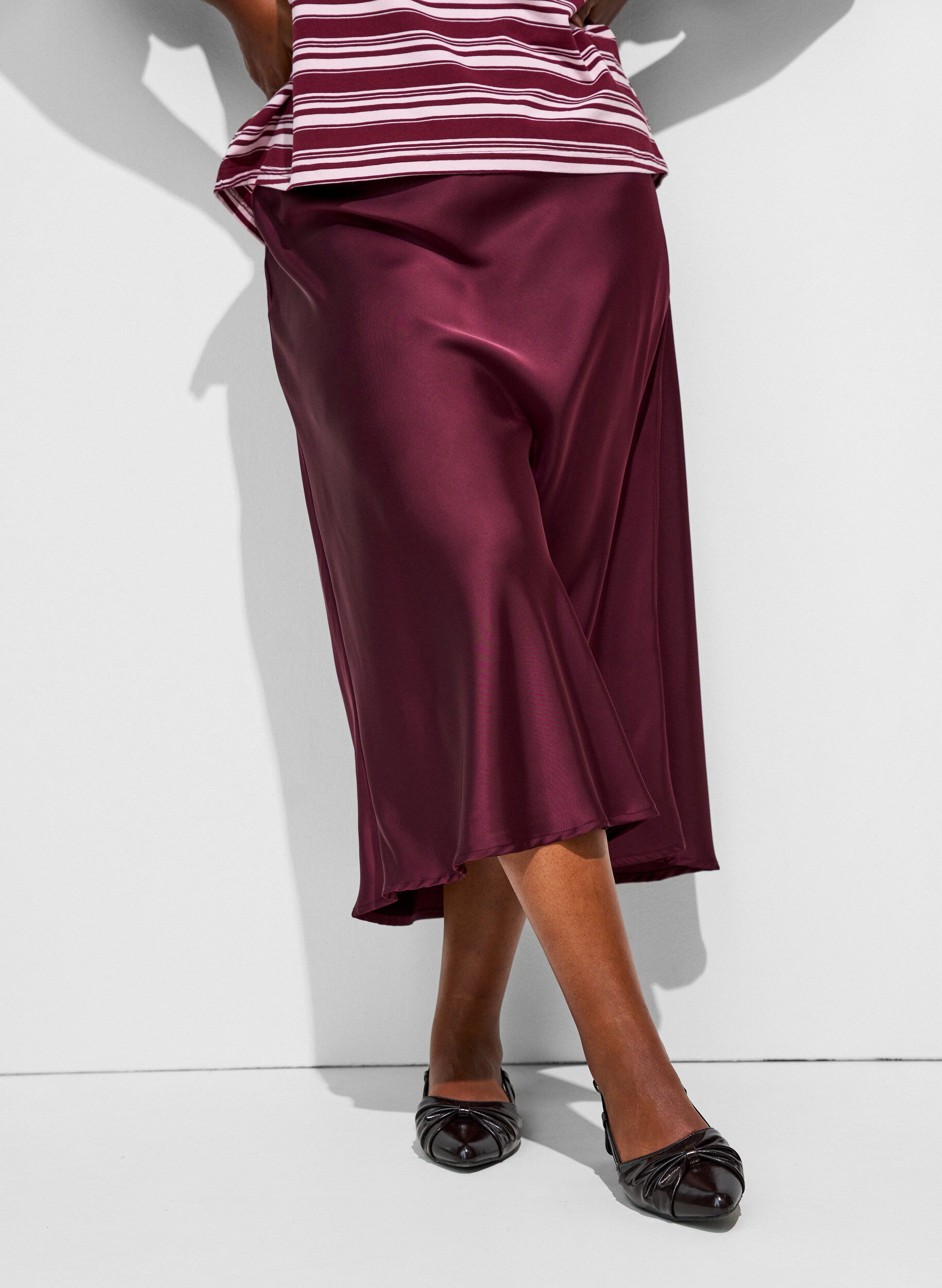 ZizziMidirock aus Satin, Rot, Model image number 2
