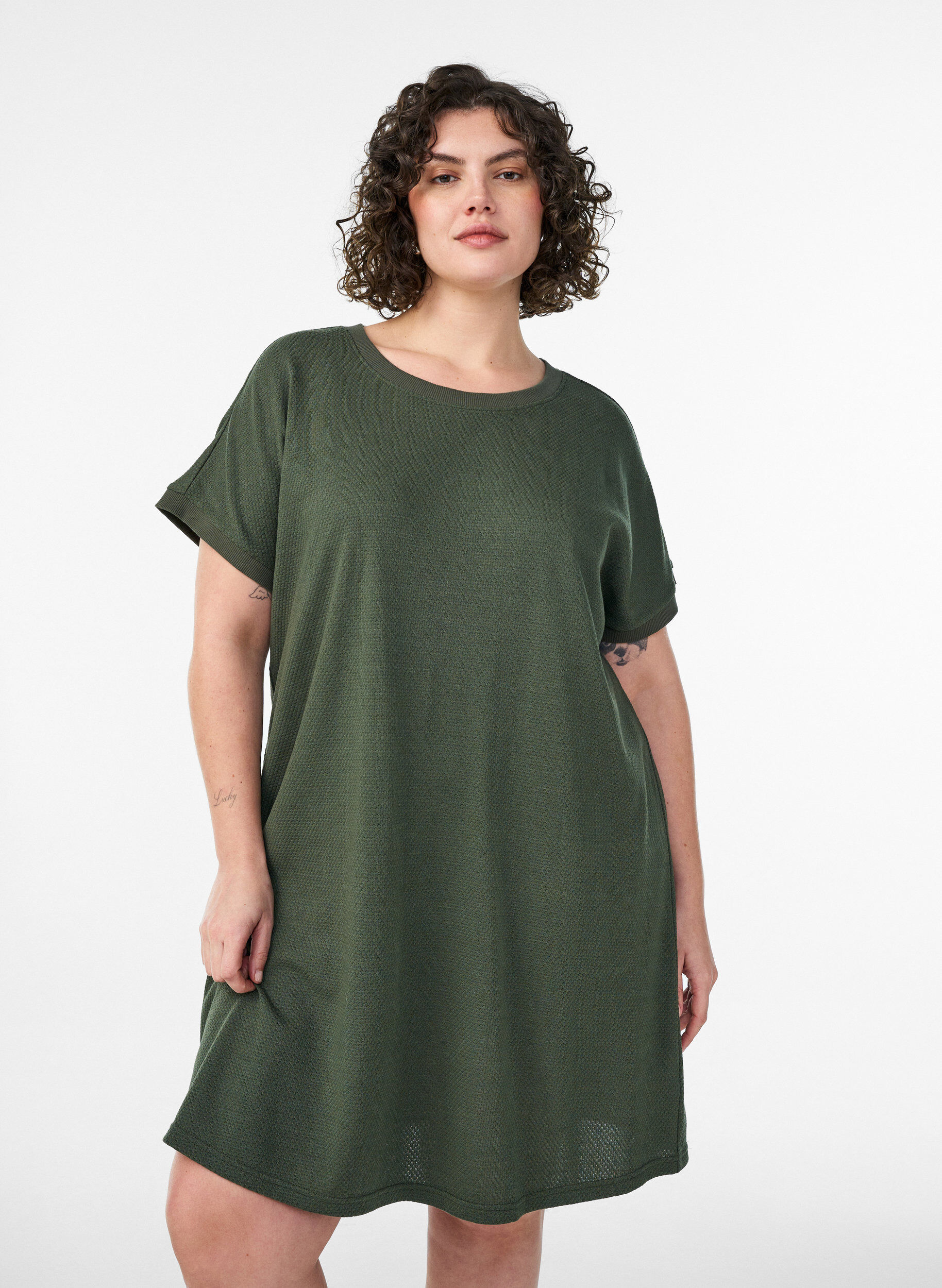 ZizziKurzes Kleid aus strukturiertem Jersey mit Rundhalsausschnitt, Gr&uuml;n, Model image number 0