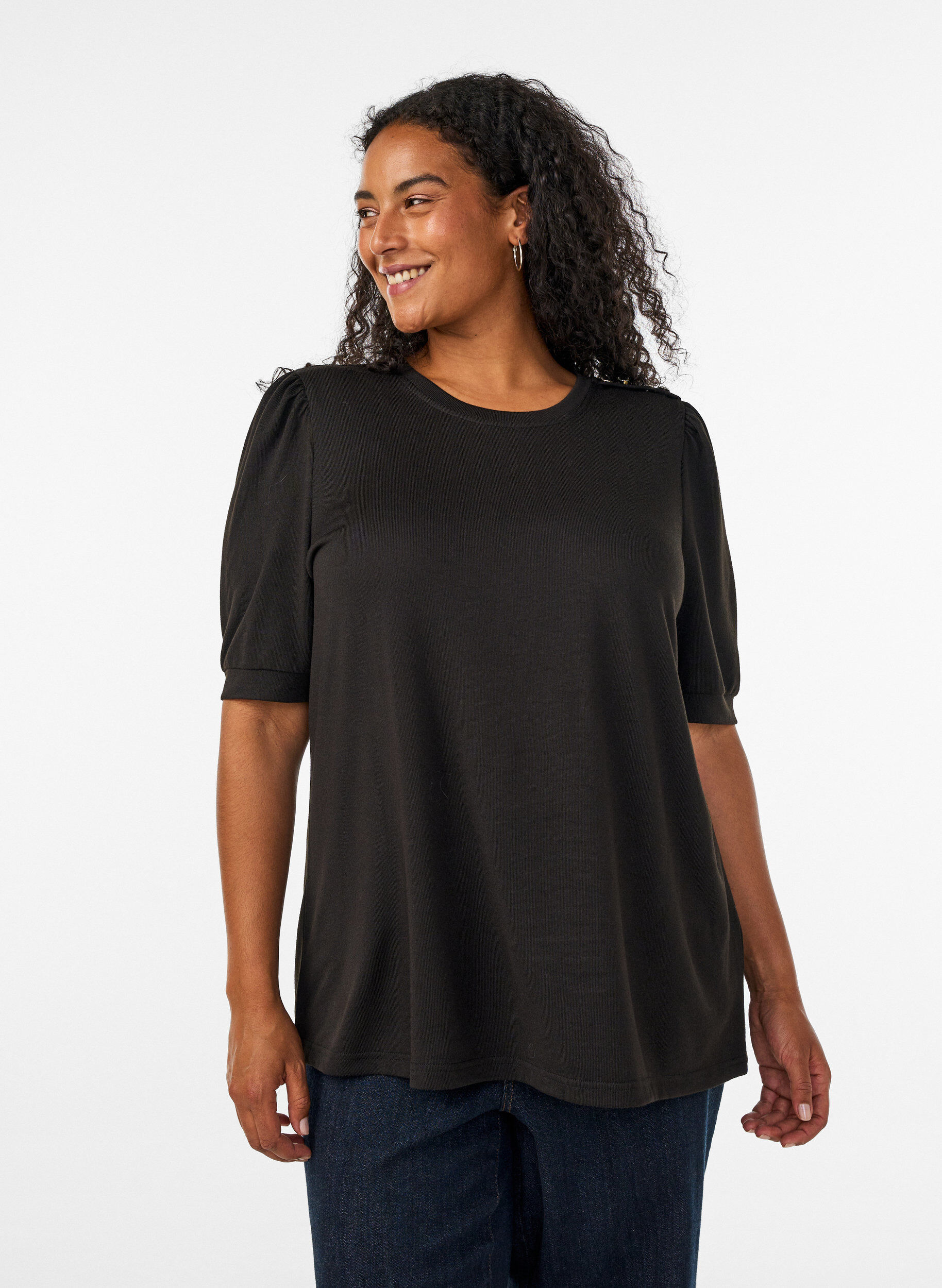Bluse mit Knopfdetail und kurzen Puff&auml;rmeln, Schwarz, Model