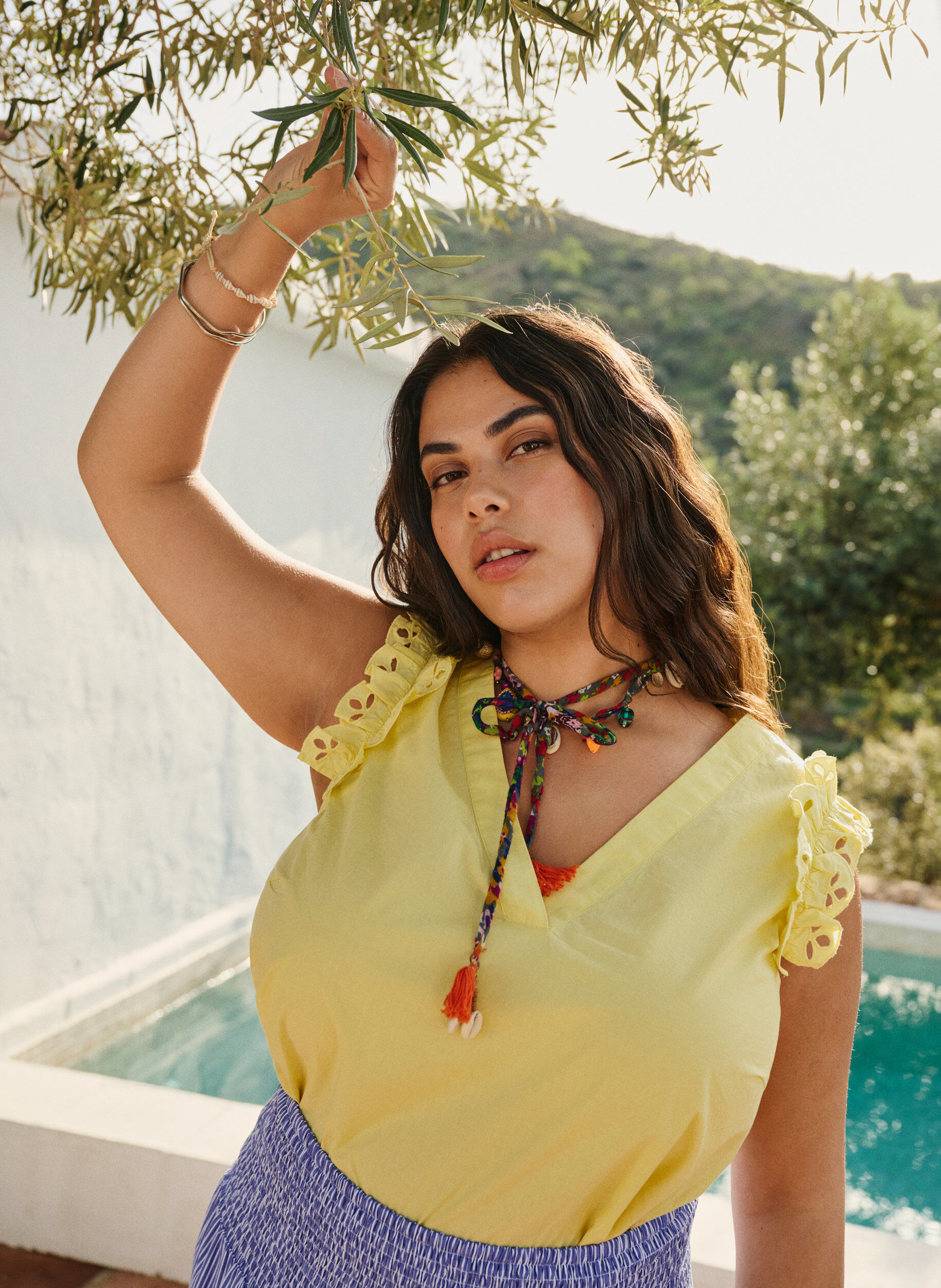 Zizzi&Auml;rmelloses Baumwolltop mit R&uuml;schen, Gelb, Image image number 0