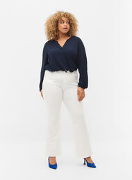 Ellen Bootcut-Jeans mit hoher Taille, White, Model
