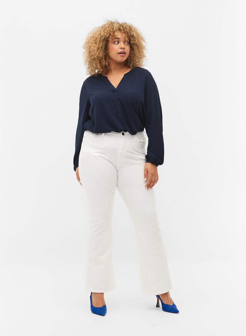 Ellen Bootcut-Jeans mit hoher Taille, White, Model image number 0