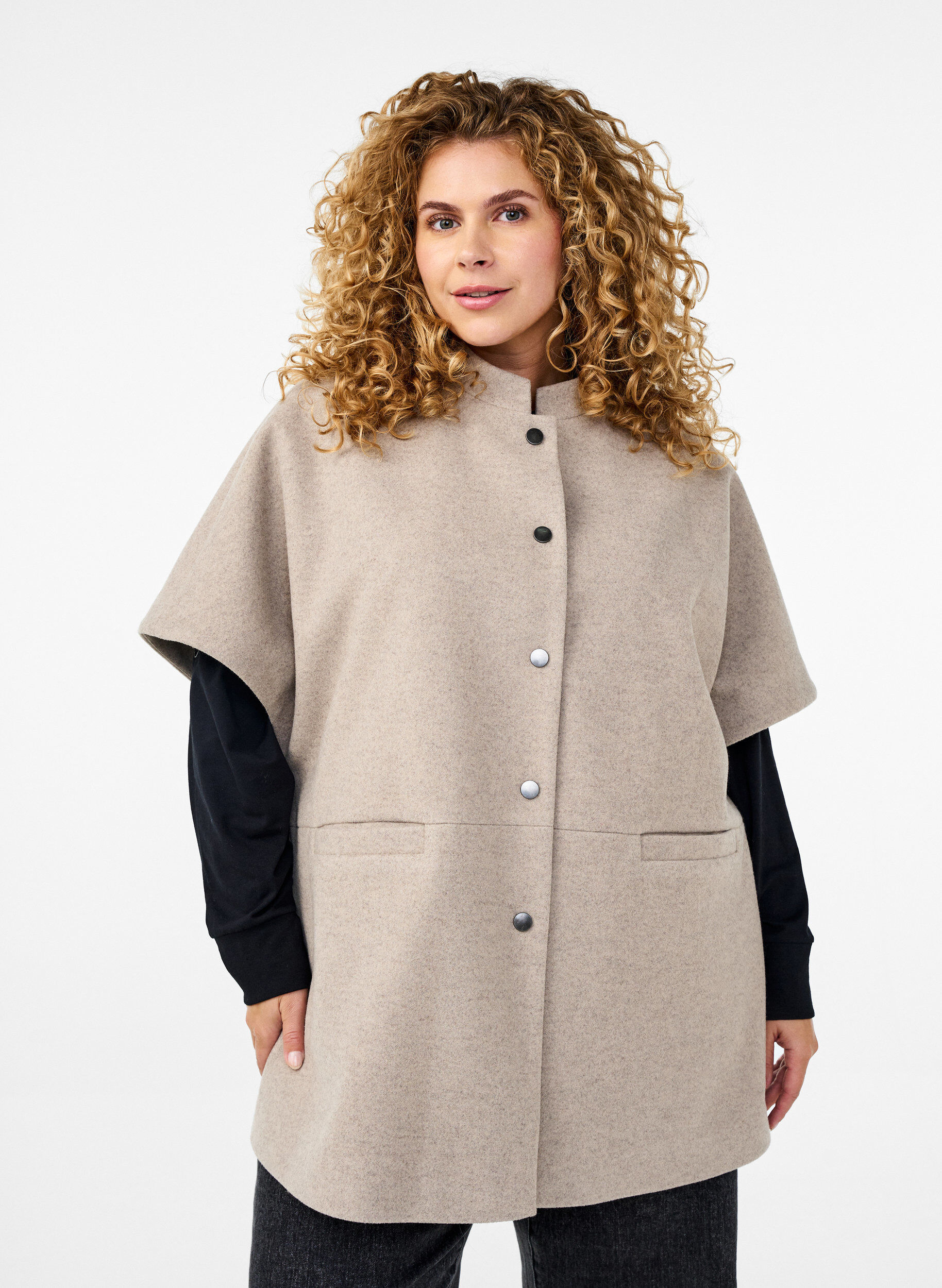 ZizziCape-Jacke in Wolloptik mit kurzen &Auml;rmeln, Simply Taupe Mel., Model image number 0