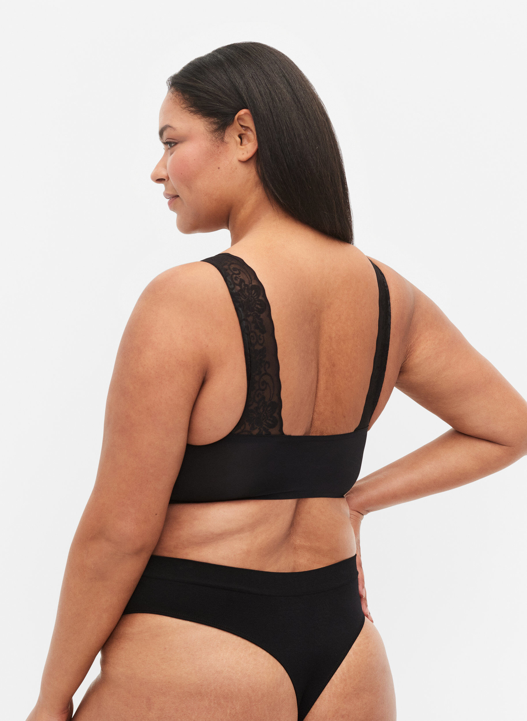 ZizziWeicher BH mit Spitzentr&auml;gern, Black, Model image number 1