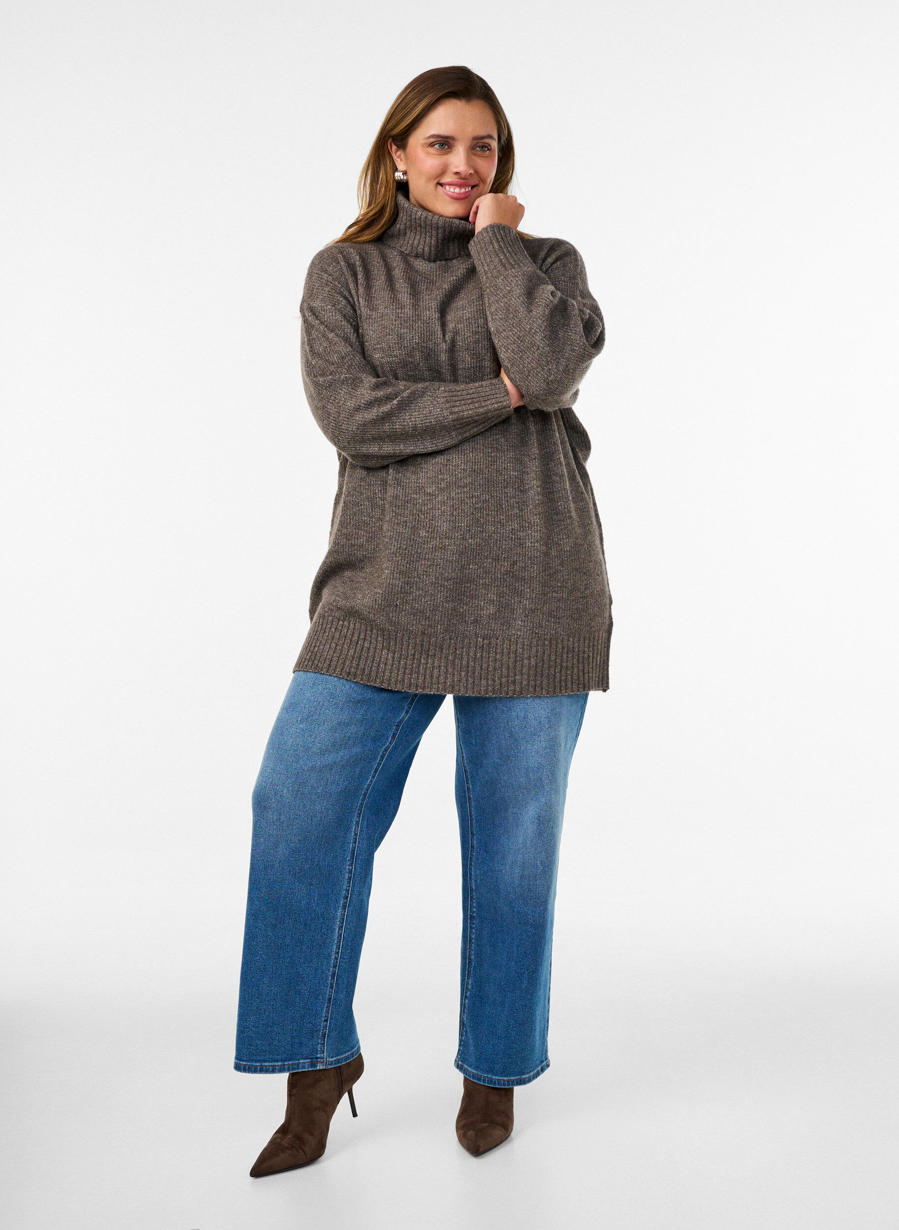 ZizziLocker gestrickter Pullover mit Rollkragen, Braun, Model image number 1