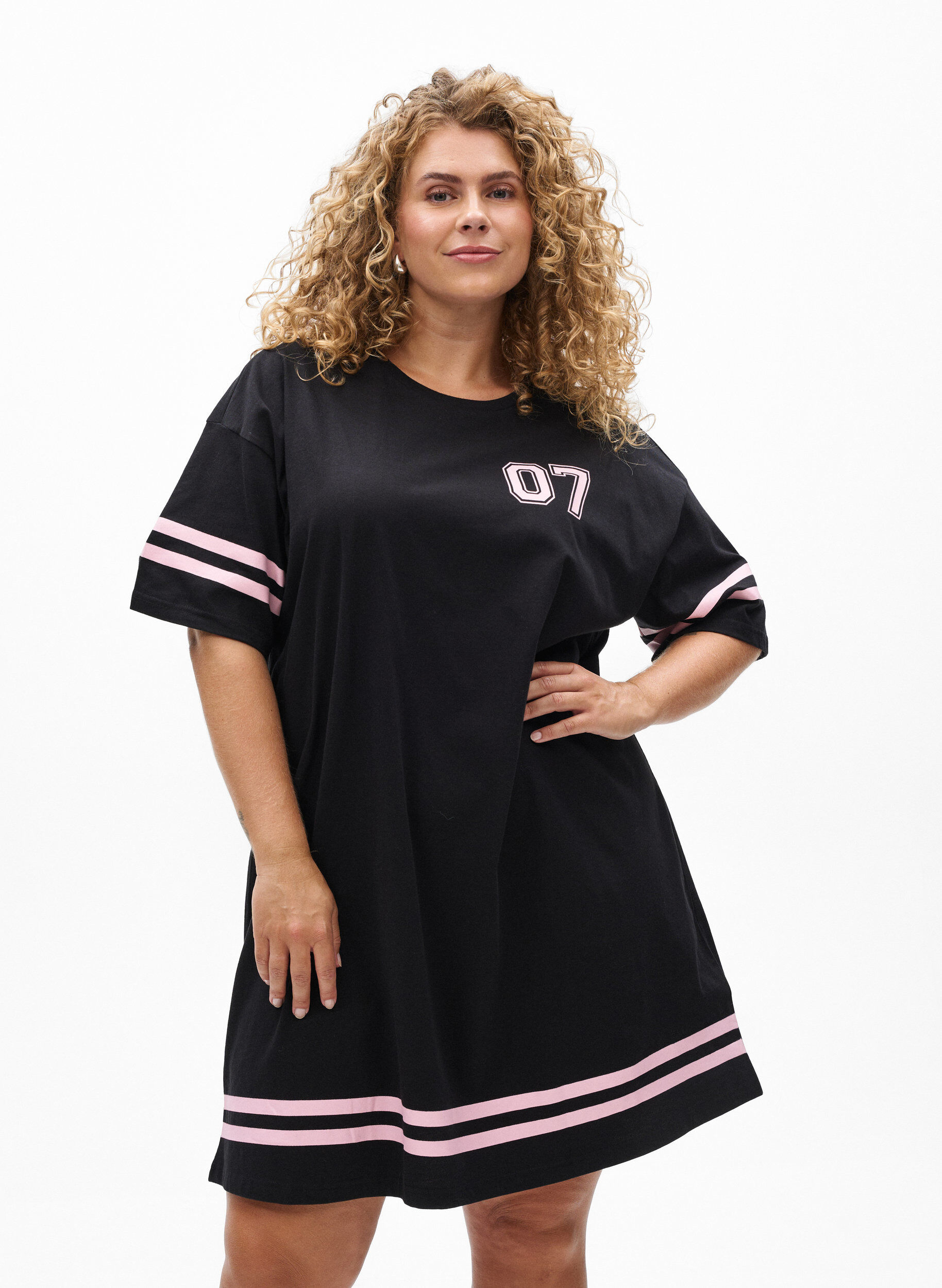 ZizziSportliches T-Shirtkleid aus Baumwolle., Schwarz, Model image number 0