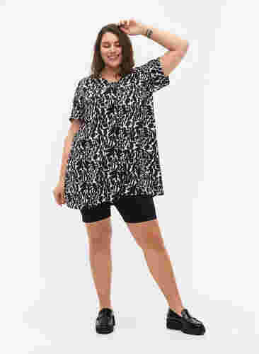 FLASH - Tunika mit V-Ausschnitt und Print, Black White AOP, Model image number 2