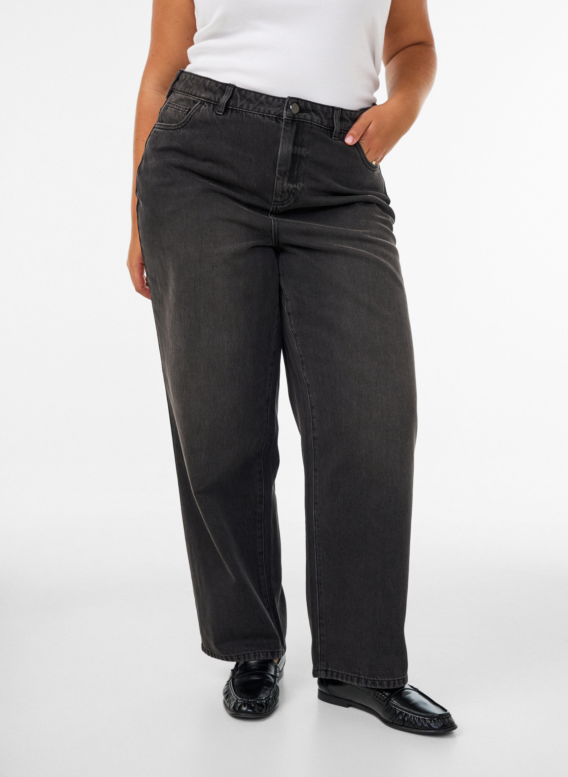 ZizziKiana Straight-Fit-Jeans mit hoher Taille, Schwarz, Model image number 2