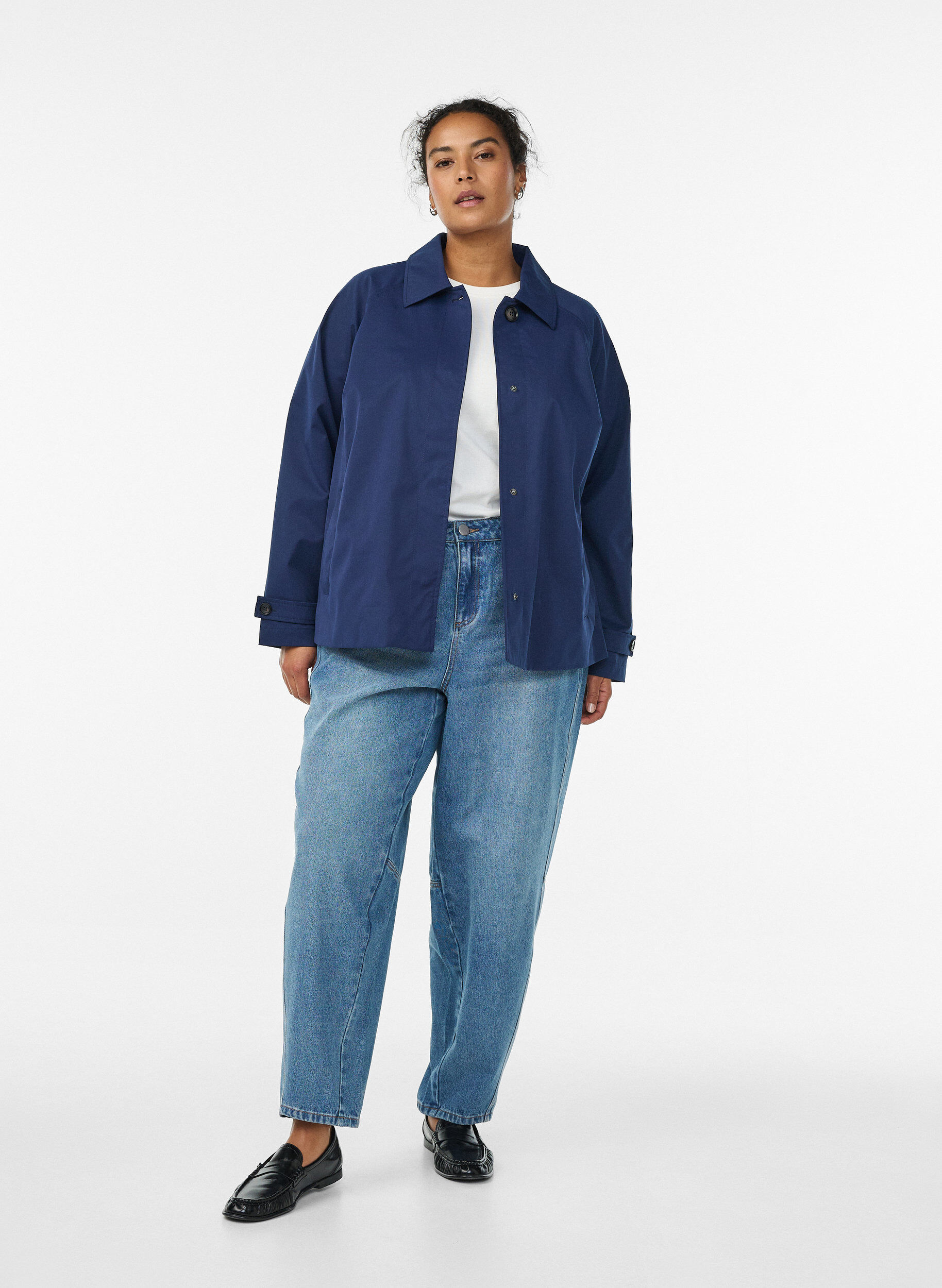 ZizziKurzer Trenchcoat mit Kragen und Raglan&auml;rmeln, Blau, Model image number 1