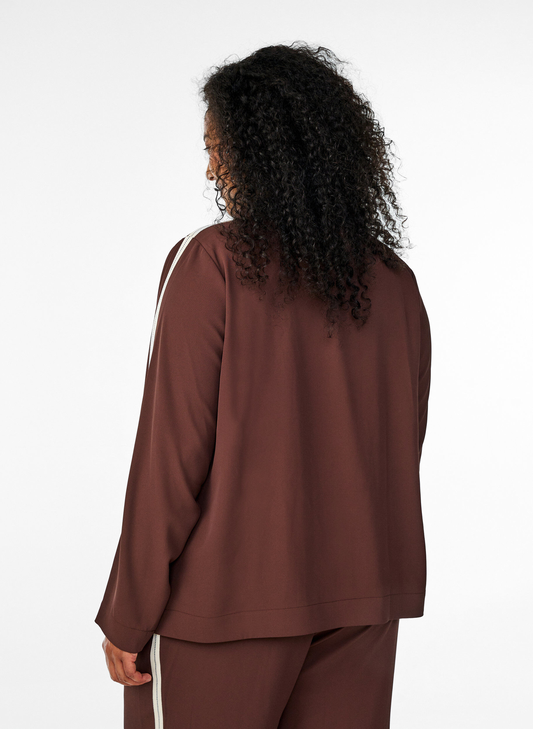 ZizziTrainingsjacke mit sportlichen Details und Rei&szlig;verschluss, Braun, Model image number 2