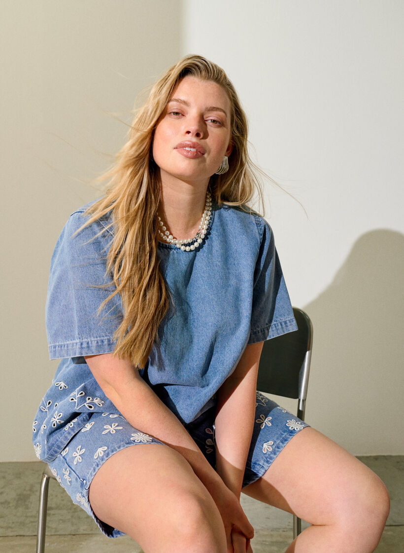 Kurz&auml;rmelige Jeansbluse mit Lochstickerei, Blau, Image image number 0