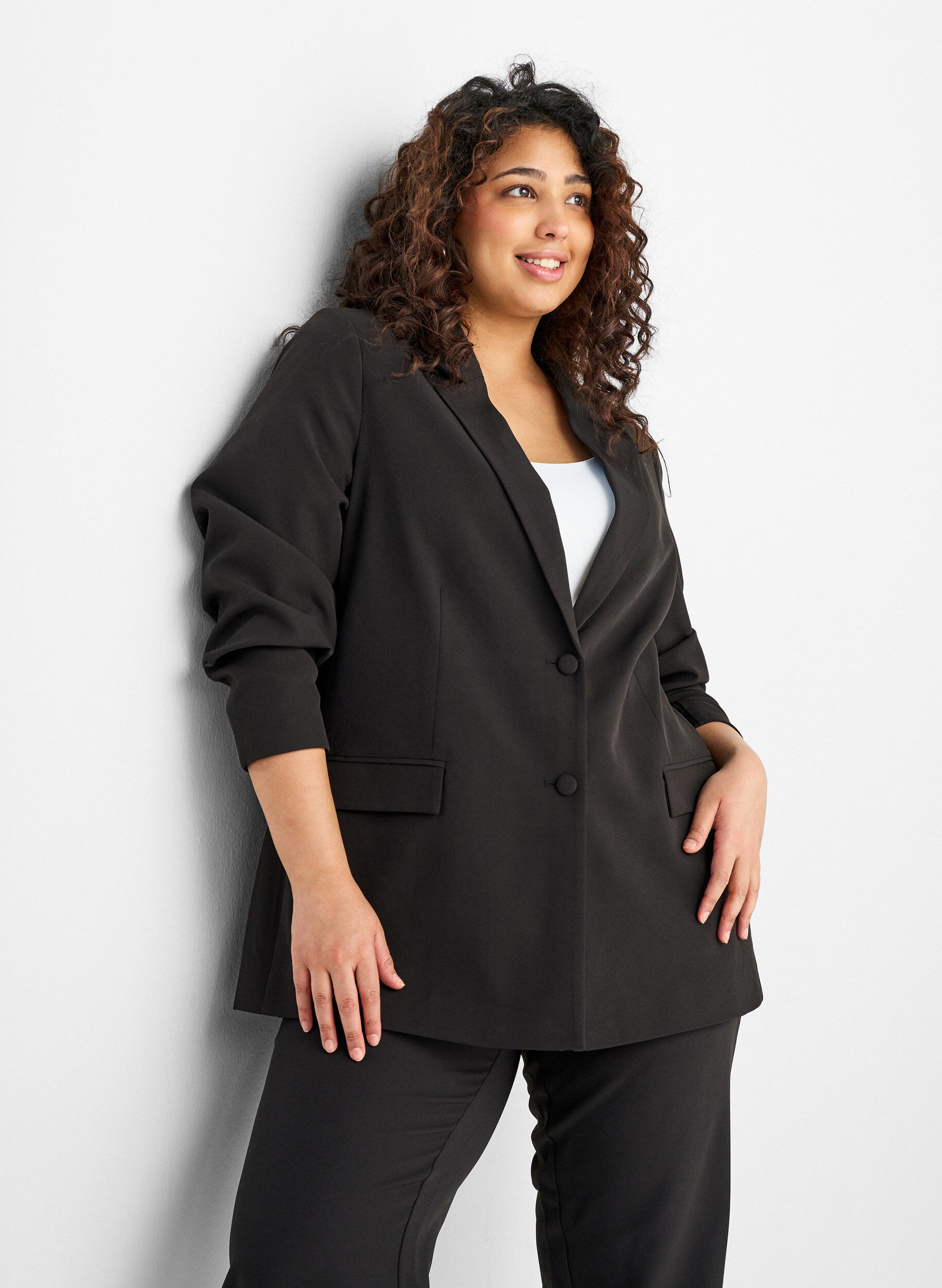 ZizziKlassischer Blazer mit Knopfverschluss, Schwarz, Model image number 3