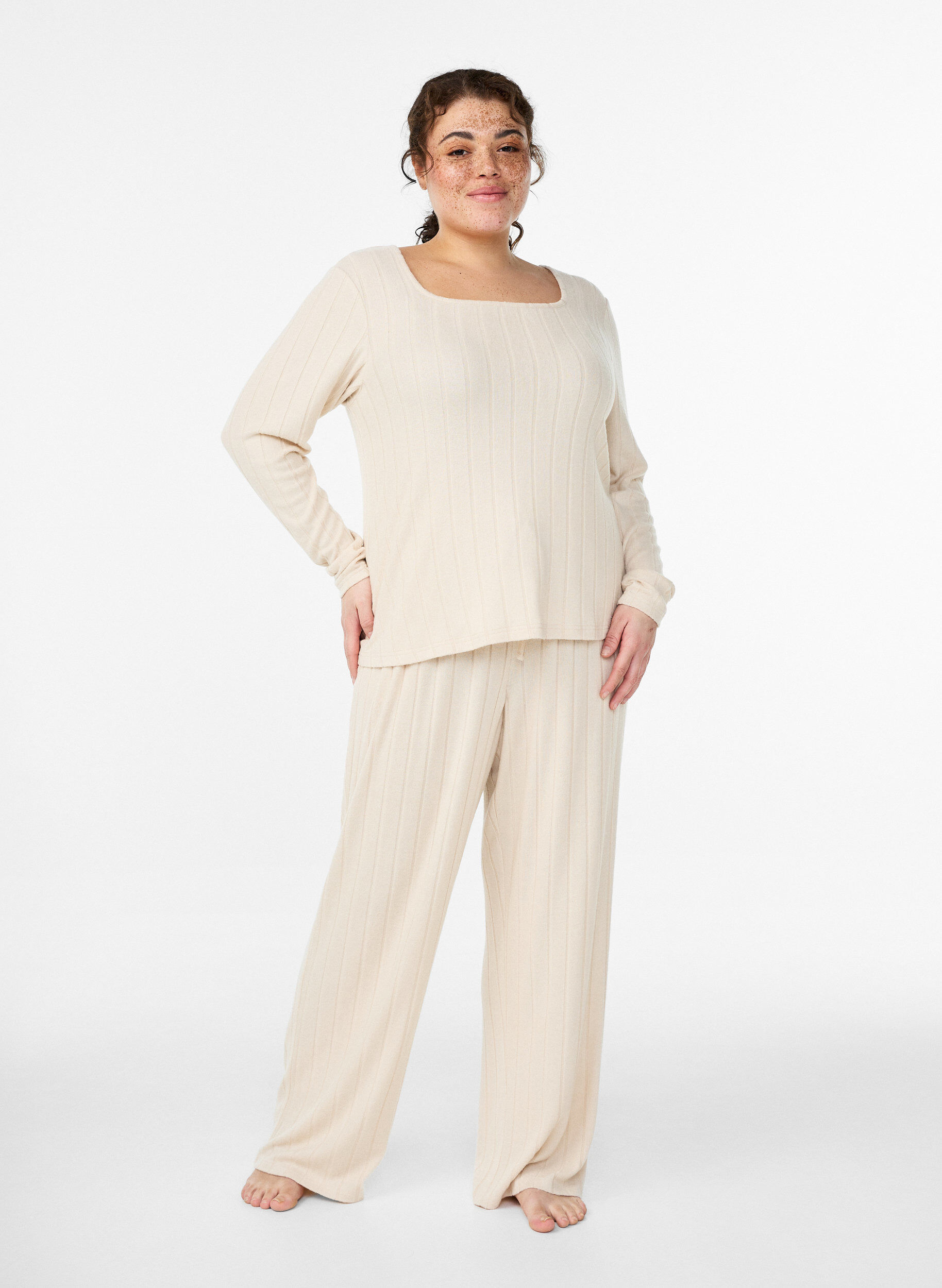 ZizziLoungehose aus geripptem Jersey mit hoher Taille, Beige, Model image number 0