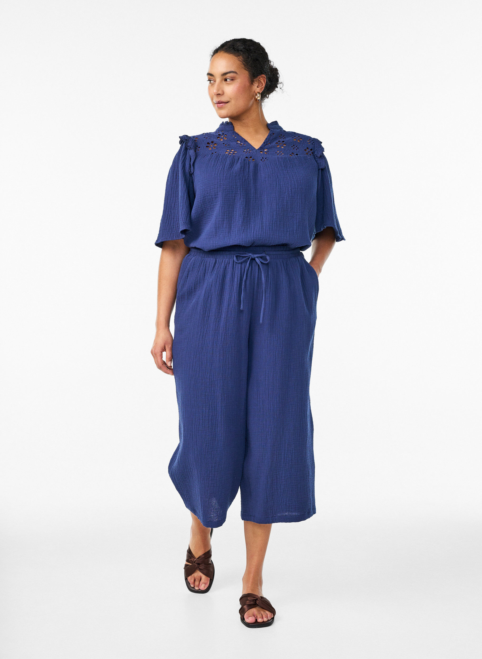 ZizziBluse aus Baumwoll-Musselin mit Broderie Anglaise und 1/2-&Auml;rmeln, Blau, Model image number 1