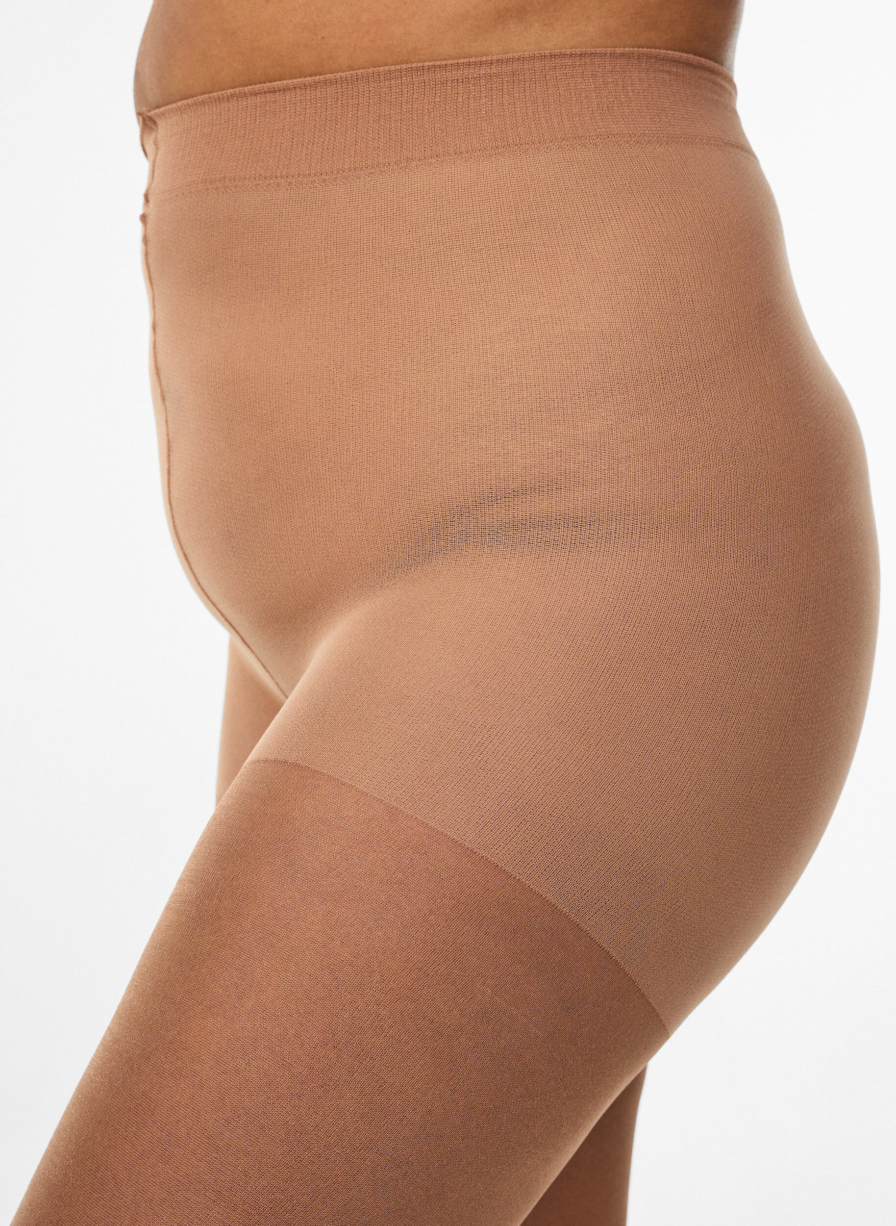 ZizziGl&auml;nzende 30 Denier Strumpfhose in Suntan, Beige, Model image number 2