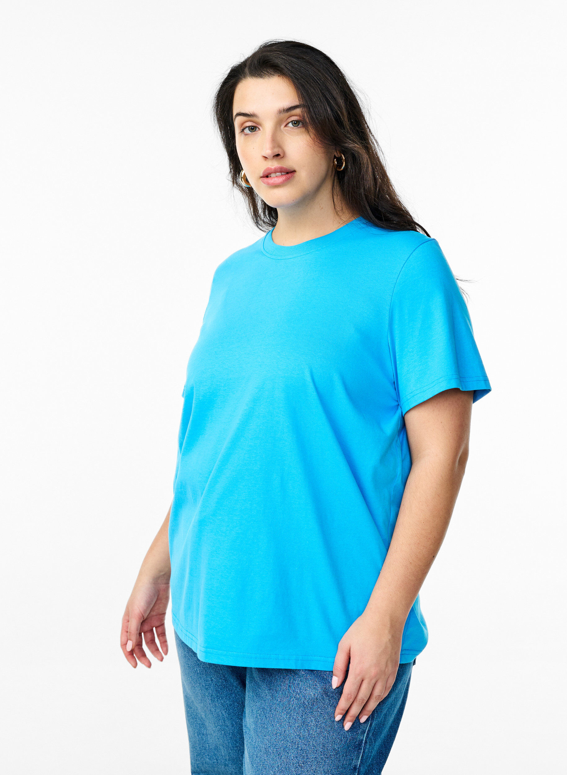 Basic-T-Shirt aus Baumwolle mit Rundhalsausschnitt, Blau, Model