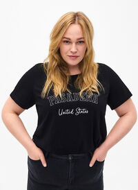 T-Shirt aus Baumwolle mit Textaufdruck, Black W. Pasadena, Model