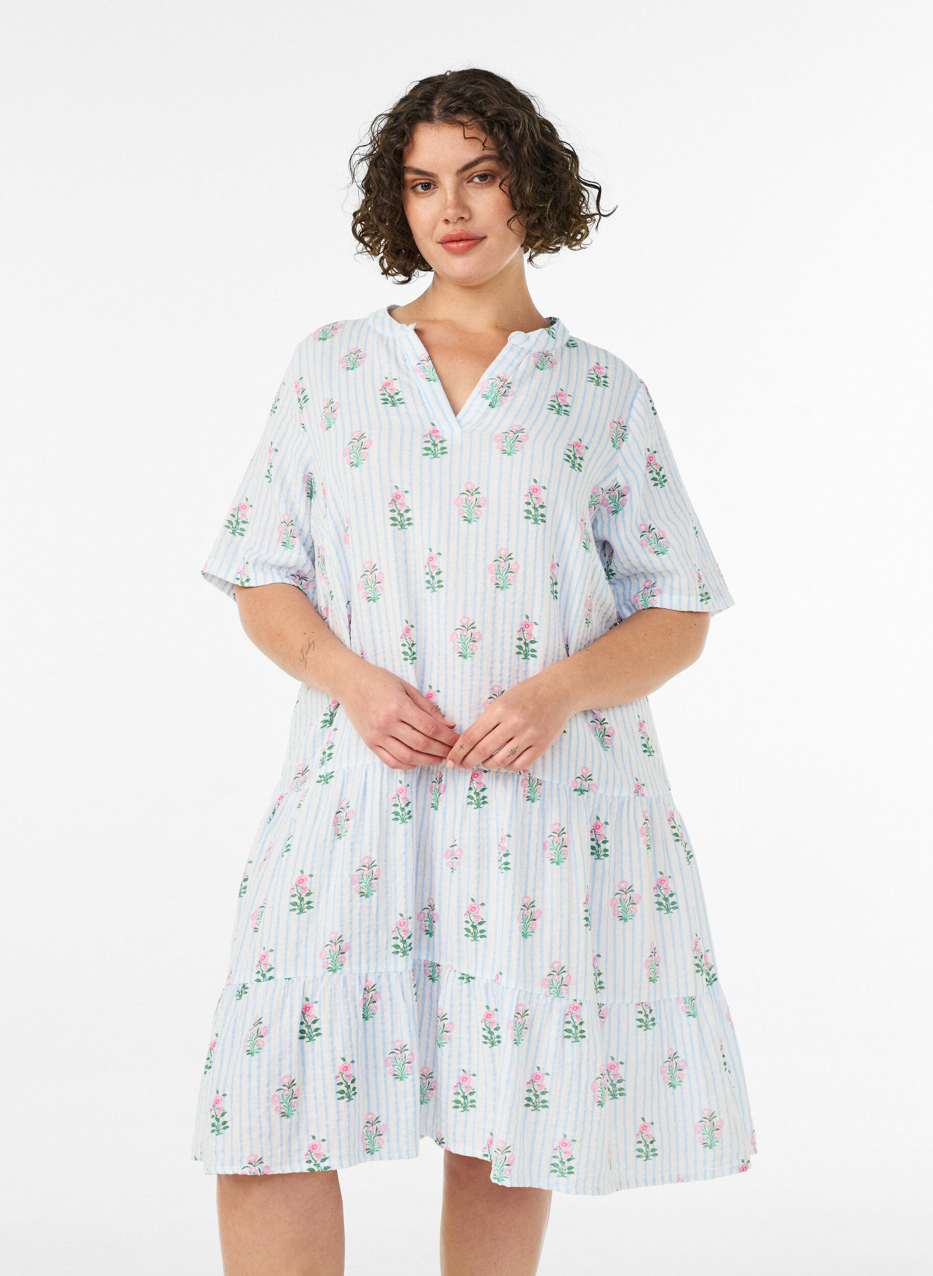 ZizziKurzes A-Linien-Kleid aus Baumwollmusselin, Vanille, Model image number 0