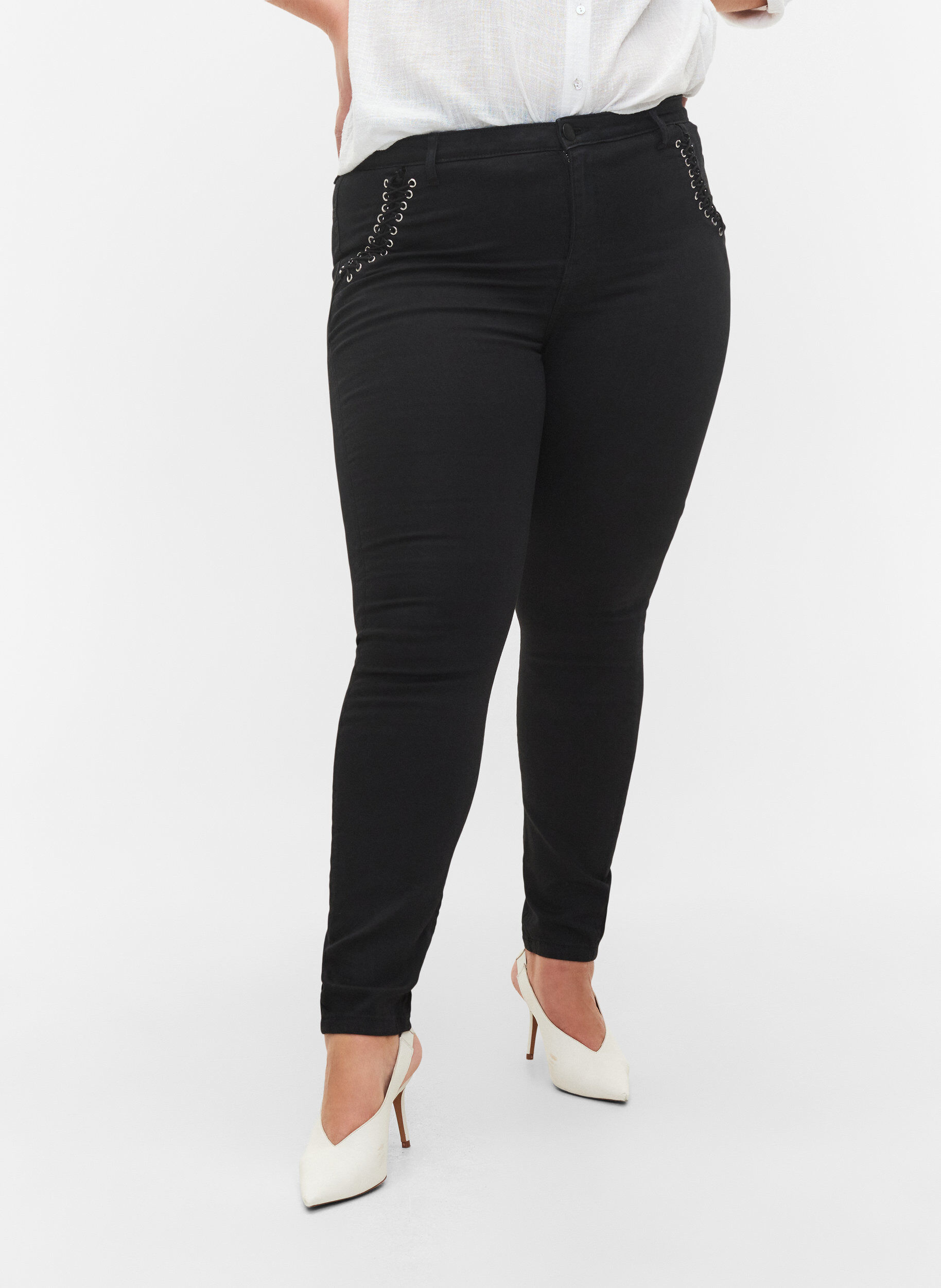 Zizzi Amy Jeans Super Slim mit Schn&uuml;rdetail, Black, Model image number 2