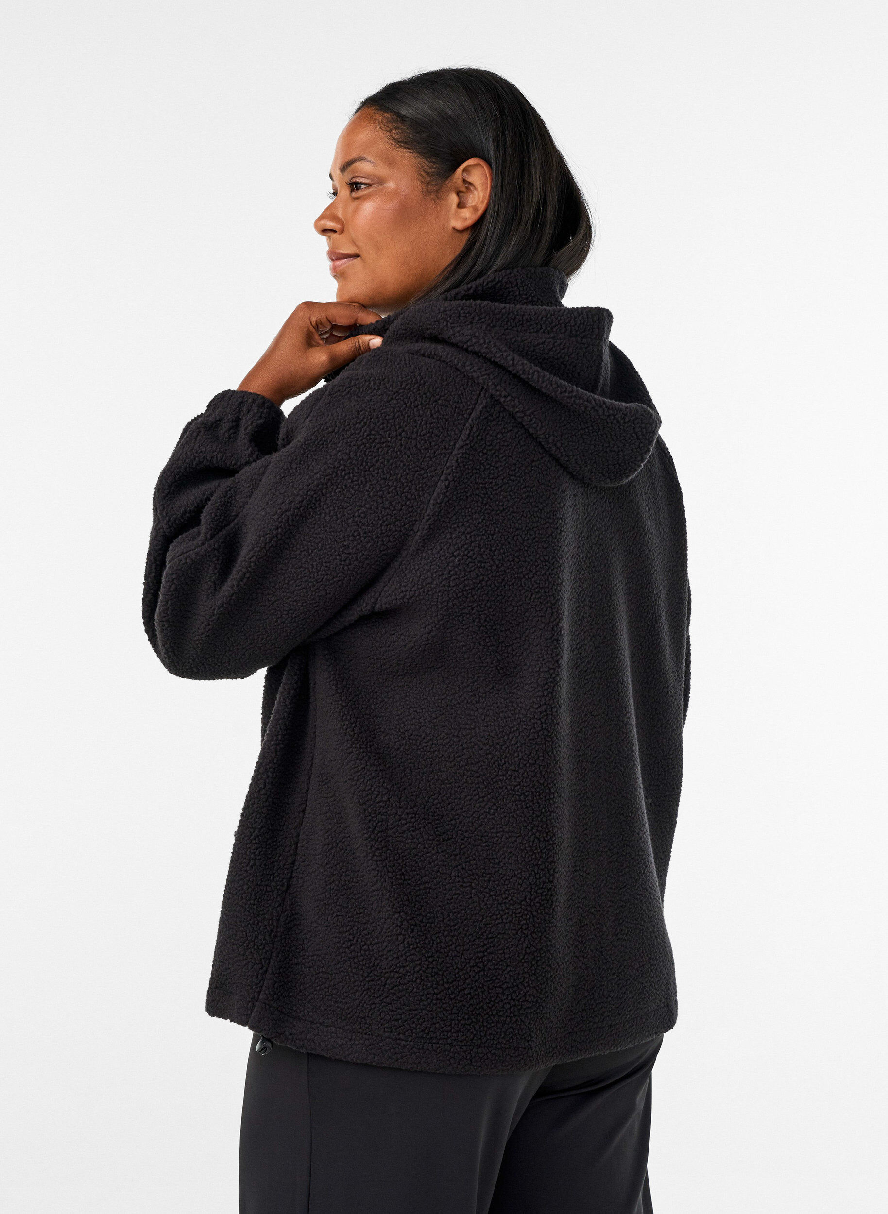 ZizziTeddyjacke mit Kapuze und Rei&szlig;verschluss, Schwarz, Model image number 2