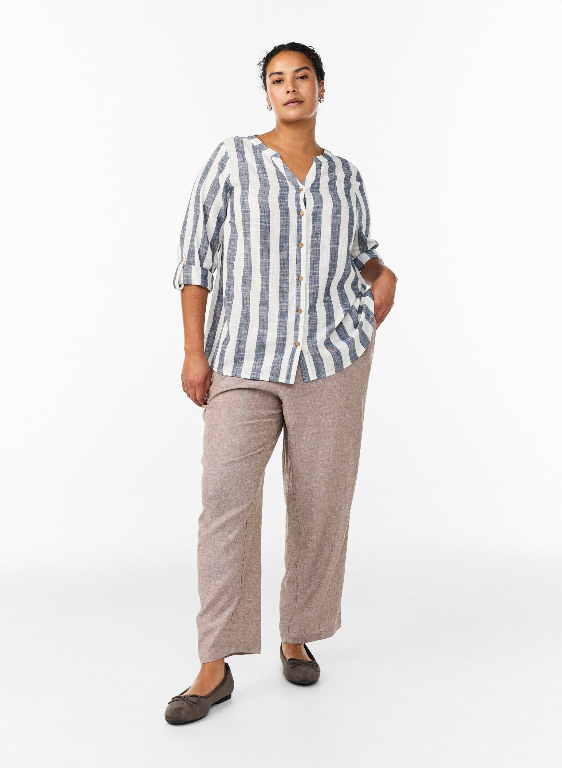 ZizziHemdbluse aus Baumwolle mit V-Ausschnitt, Blau, Model image number 1