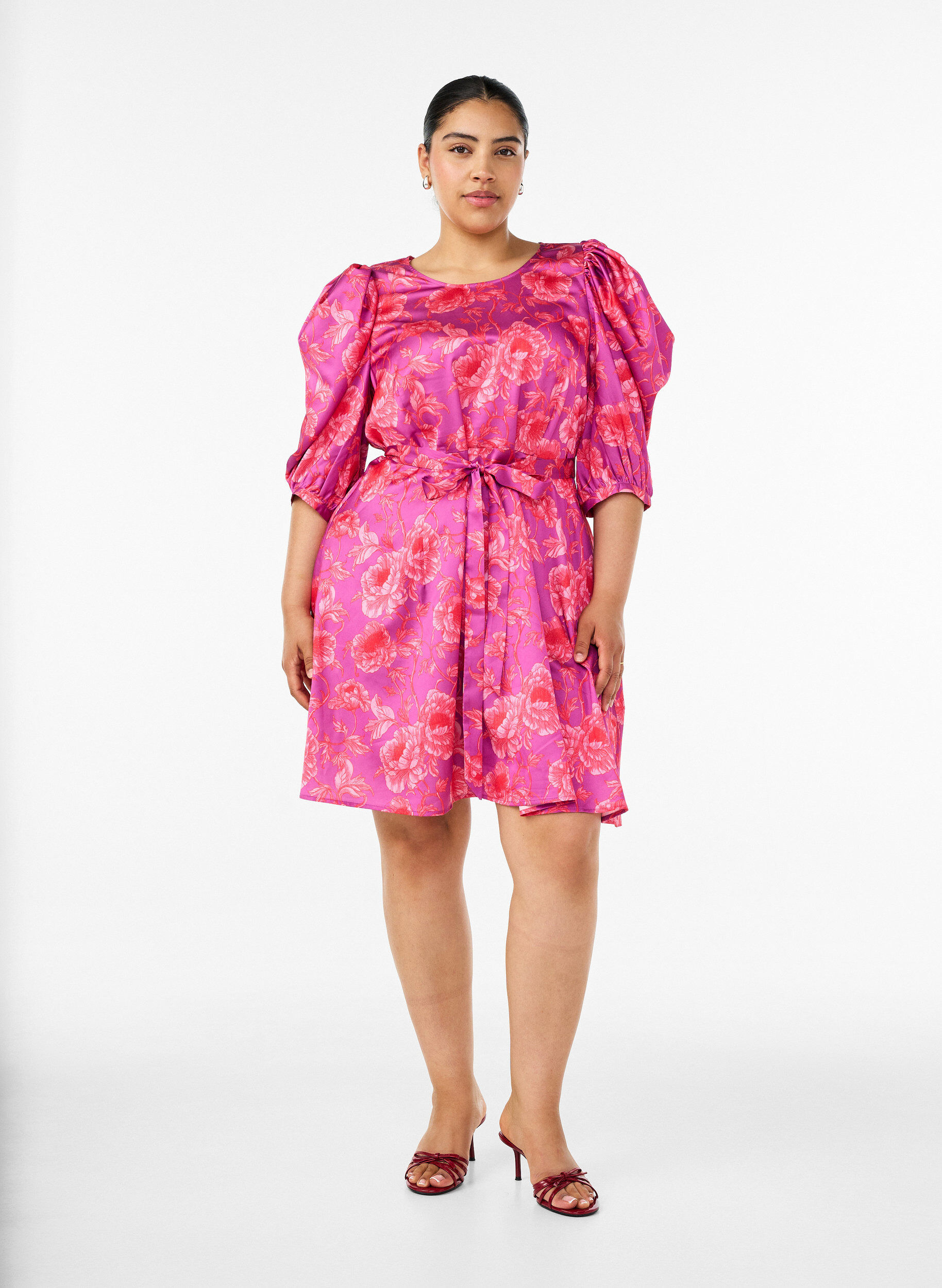 ZizziGebl&uuml;mtes Kleid mit Puff&auml;rmeln und Bindeg&uuml;rtel, Pink, Model image number 1