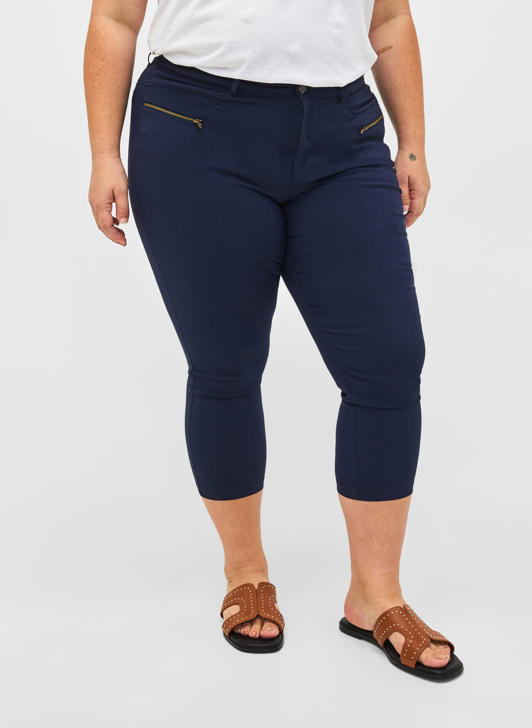 ZizziSlim Fit Caprihose aus Viskosemischung, Blau, Model image number 2