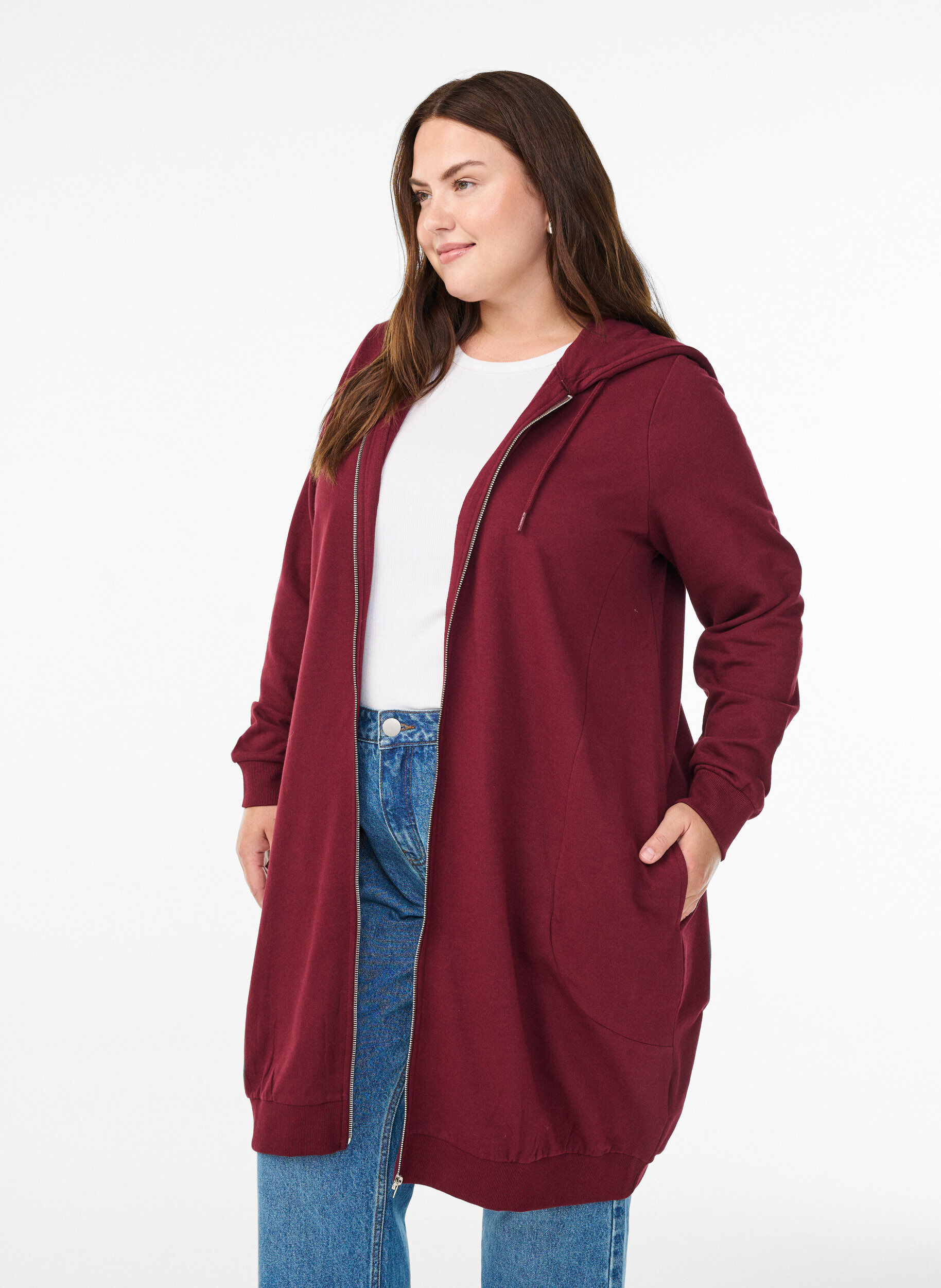 Lange Sweatjacke aus Baumwolle mit Kapuze, Dunkles Bordeaux, Model