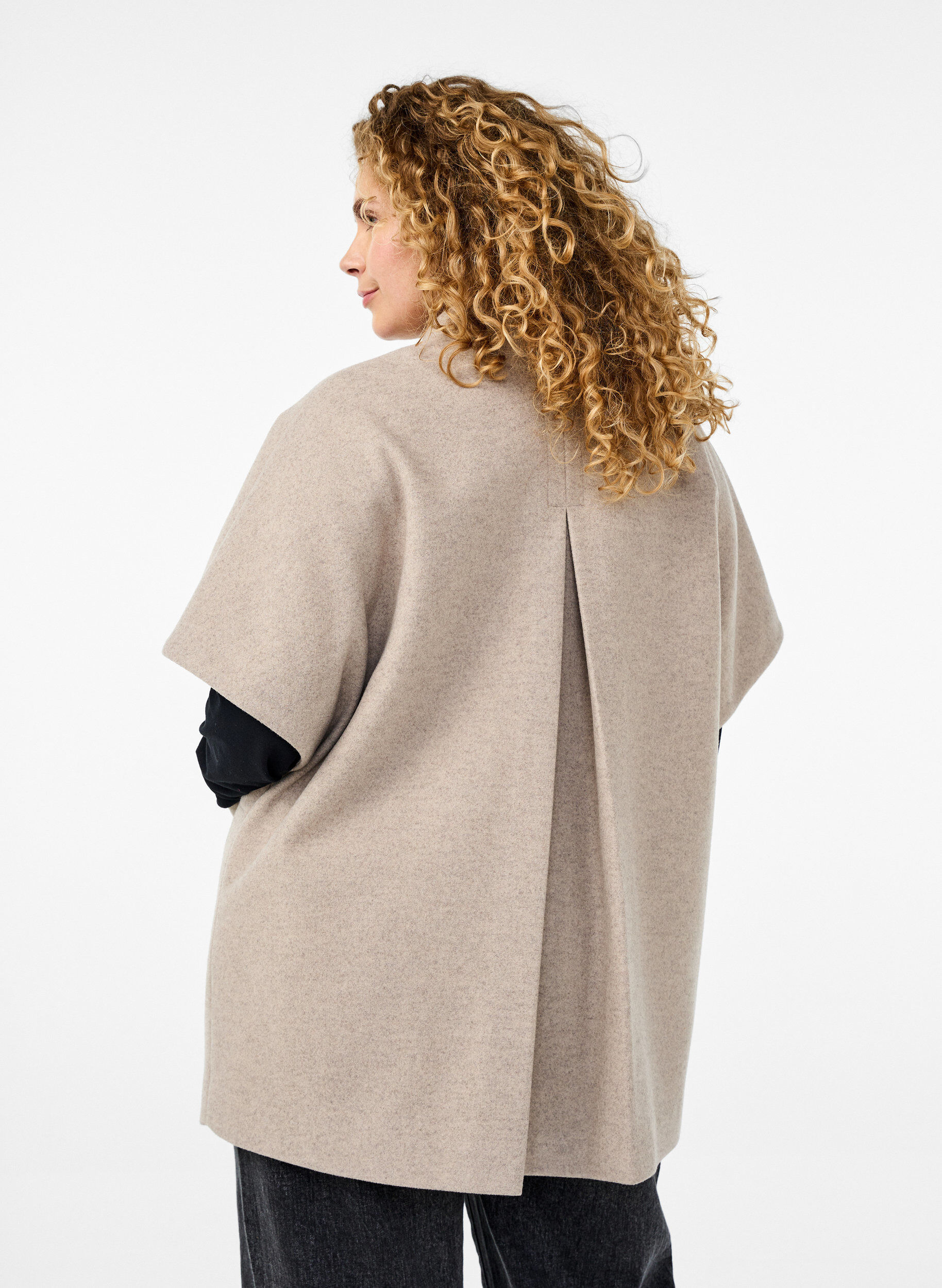 ZizziCape-Jacke in Wolloptik mit kurzen &Auml;rmeln, Simply Taupe Mel., Model image number 1