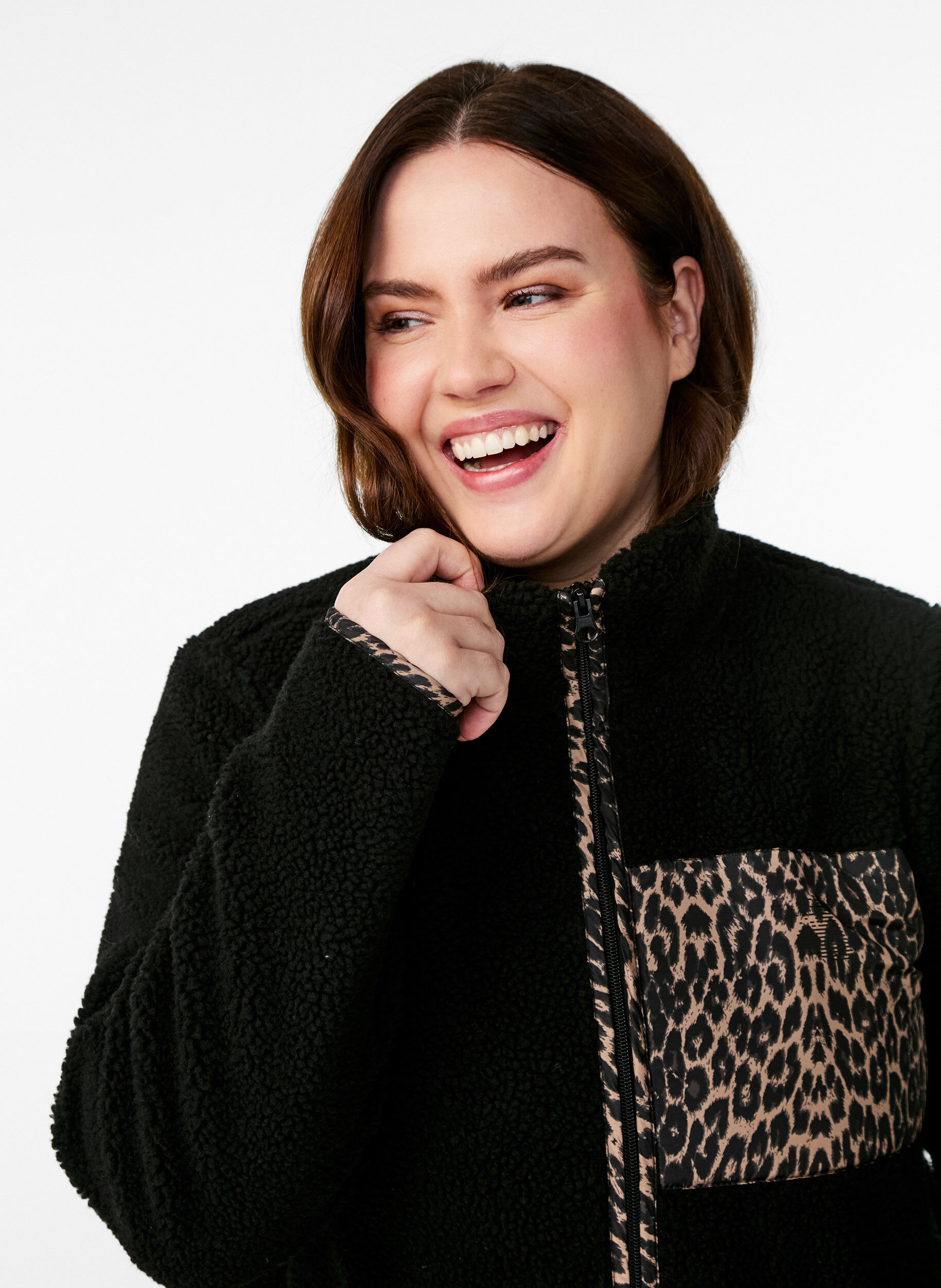 ZizziTeddyfell-Jacke mit Leopardenmuster, Schwarz, Model image number 3