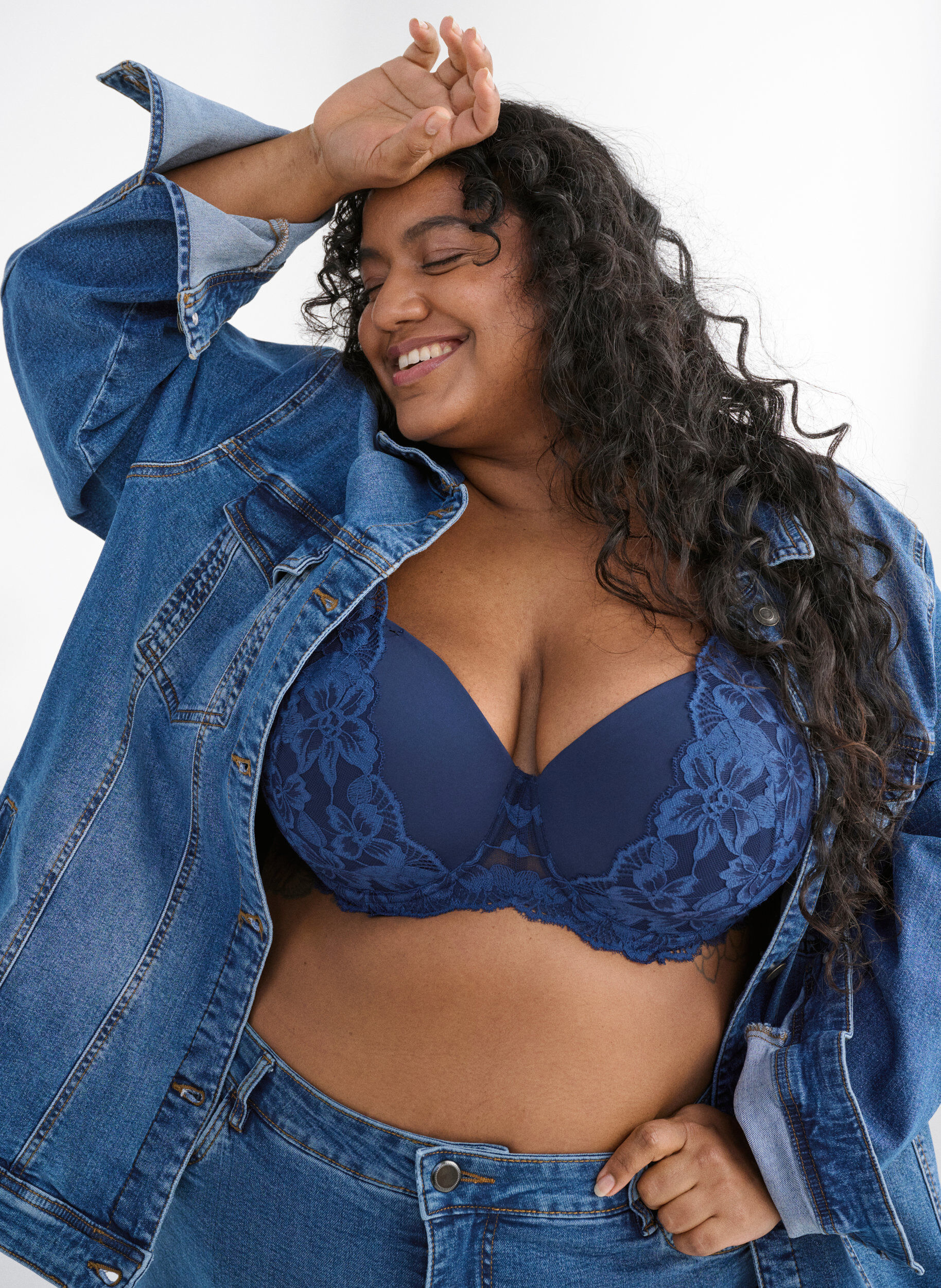 ZizziBH mit Spitze und geformten Cups, Blau, Image image number 0